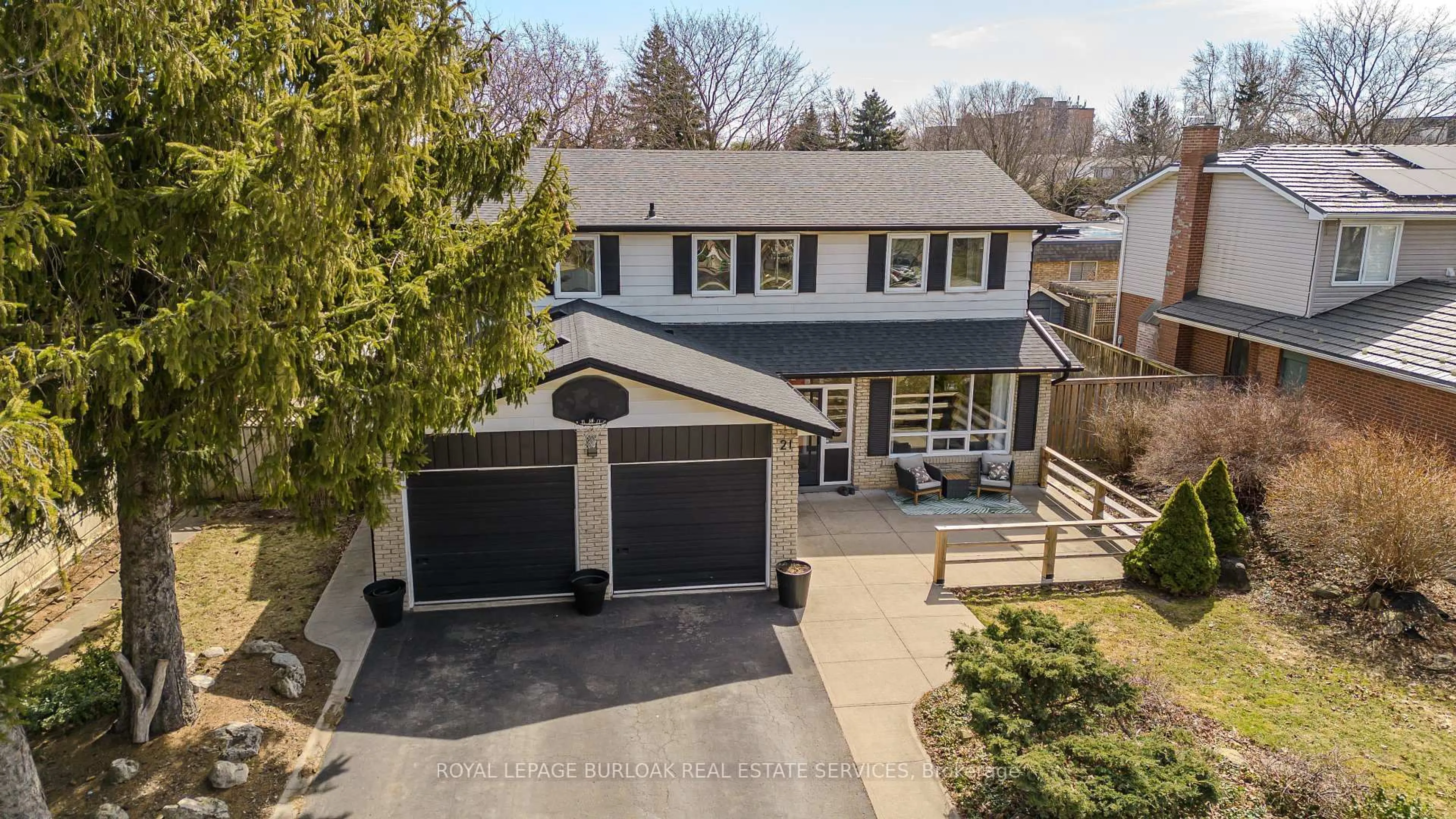 A pic from outside/outdoor area/front of a property/back of a property/a pic from drone, street for 21 Cedar St, Hamilton Ontario L0R 2H0