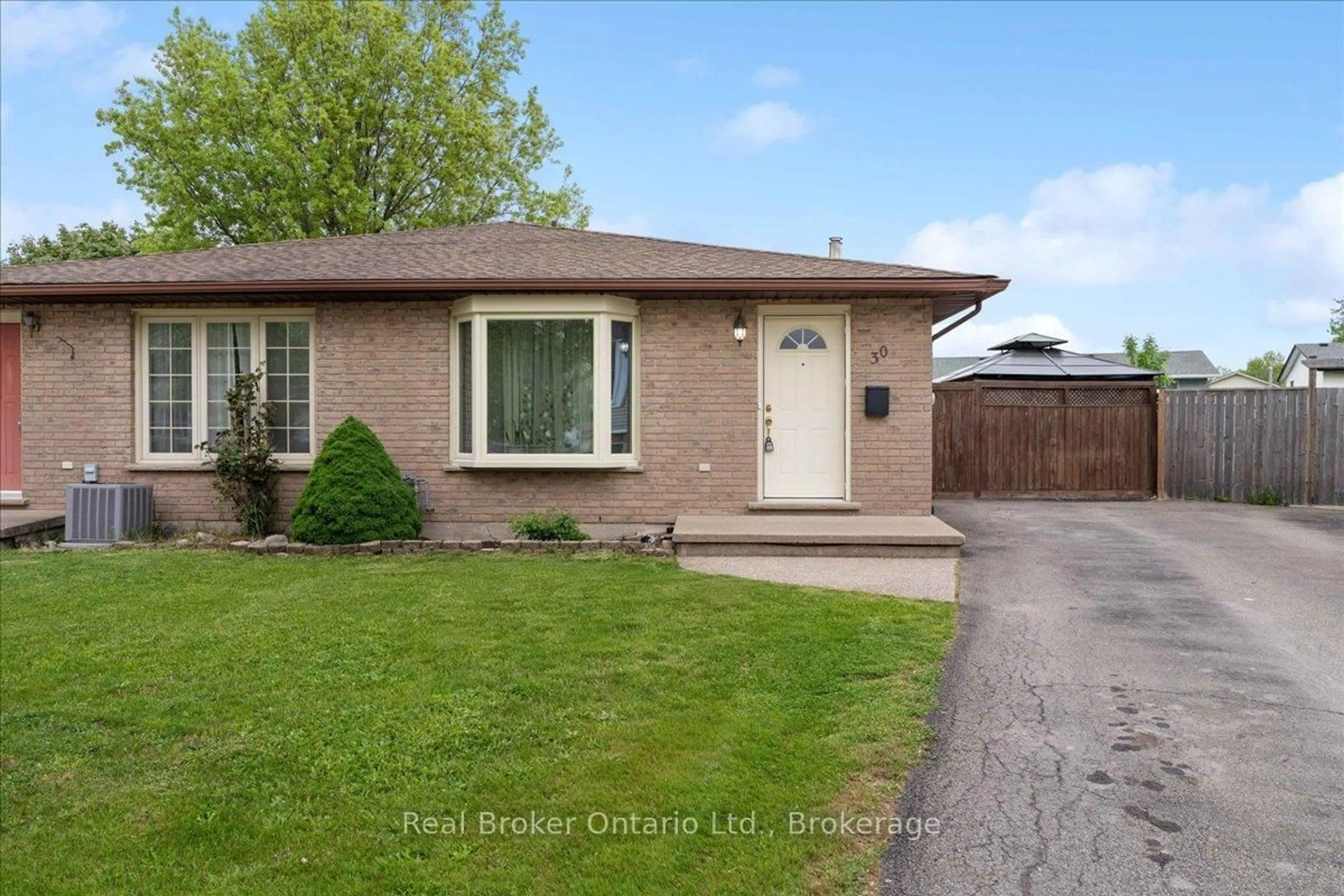 Home with brick exterior material, street for 30 Rainbow Crt, Welland Ontario L3C 6R4
