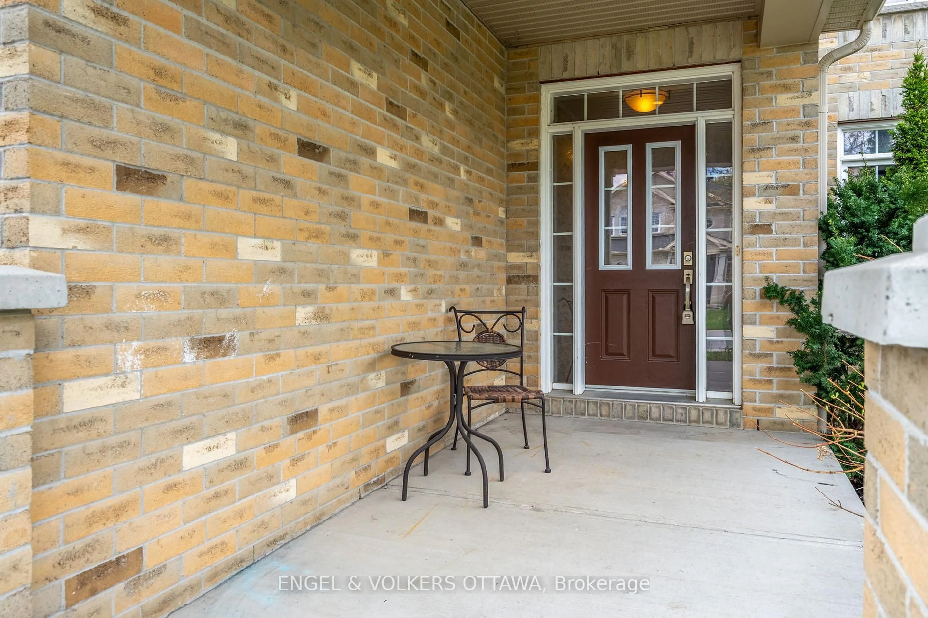 Indoor entryway for 313 Lecanto Terr, Ottawa Ontario K2J 0W8