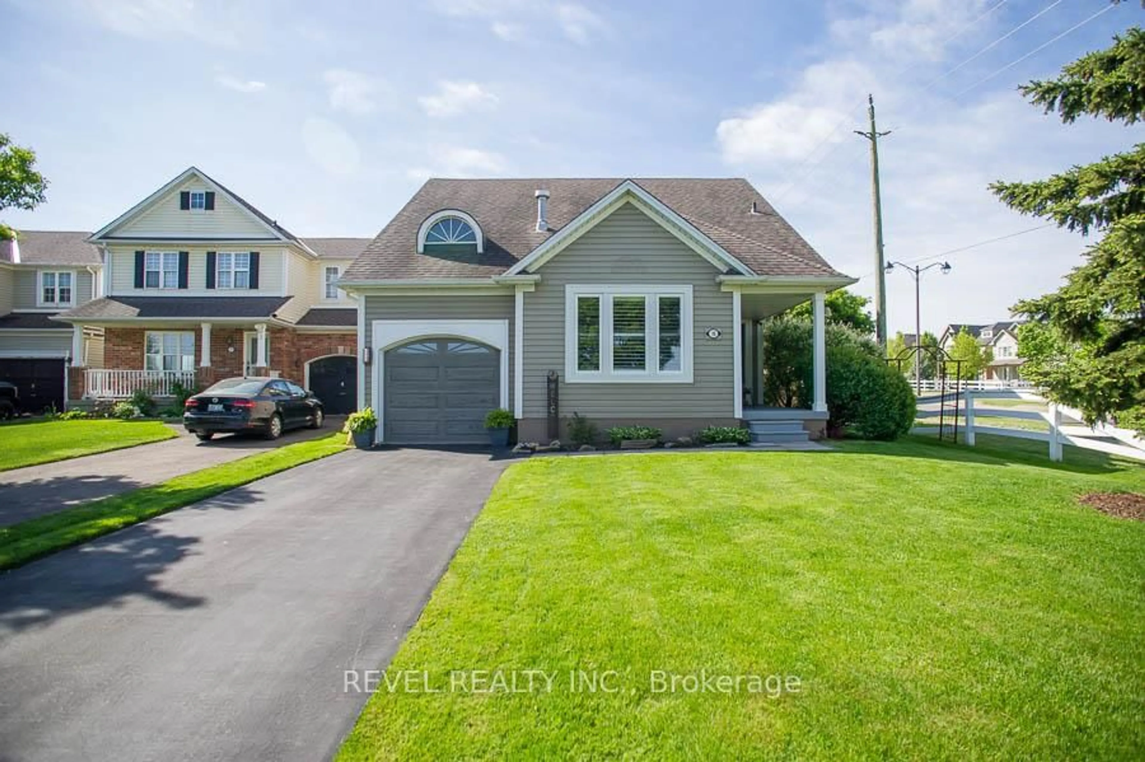 Home with vinyl exterior material, street for 19 Lovell Cres, Brantford Ontario N3T 6P3