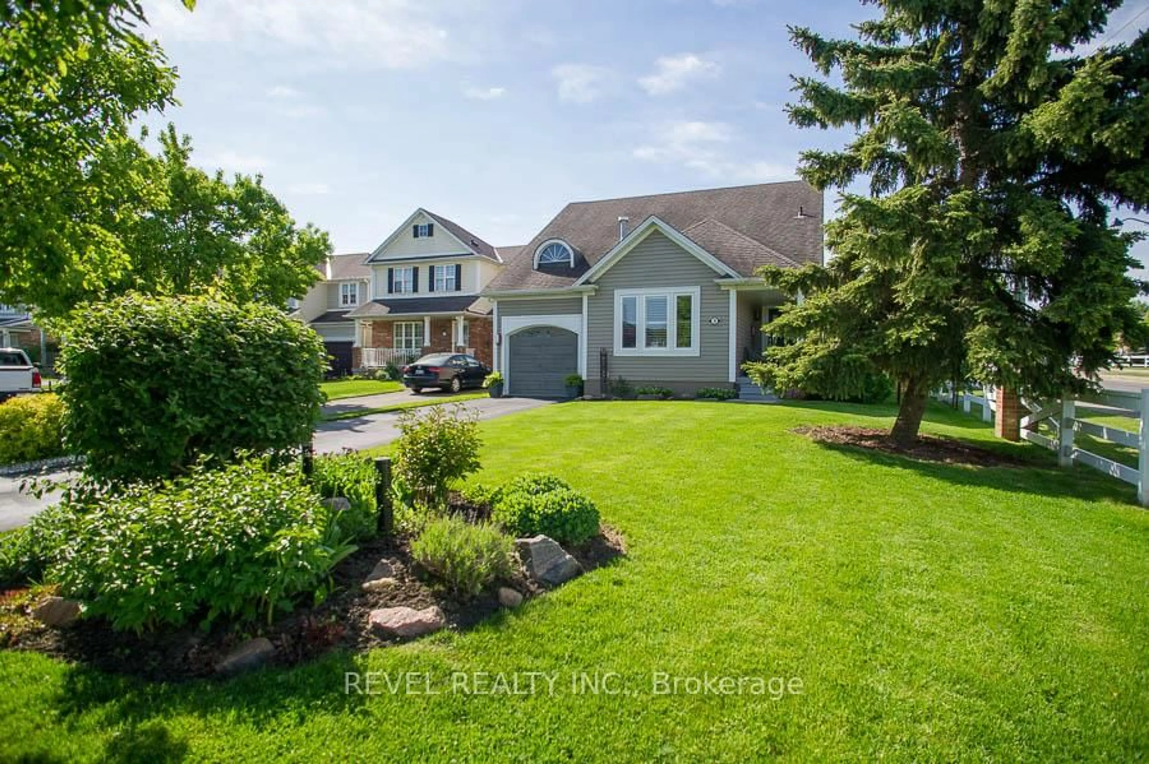 A pic from outside/outdoor area/front of a property/back of a property/a pic from drone, water/lake/river/ocean view for 19 Lovell Cres, Brantford Ontario N3T 6P3