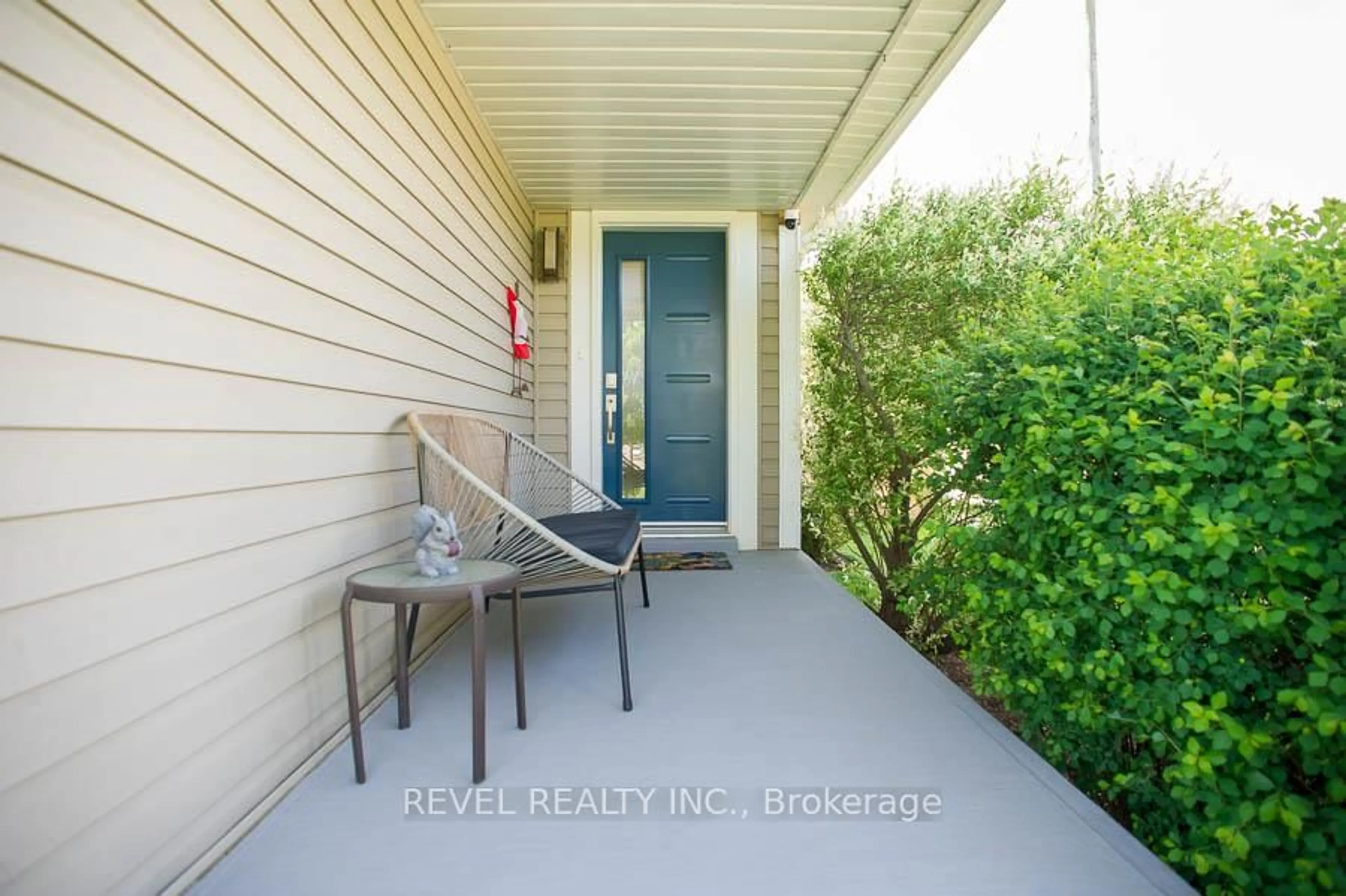 Indoor entryway for 19 Lovell Cres, Brantford Ontario N3T 6P3