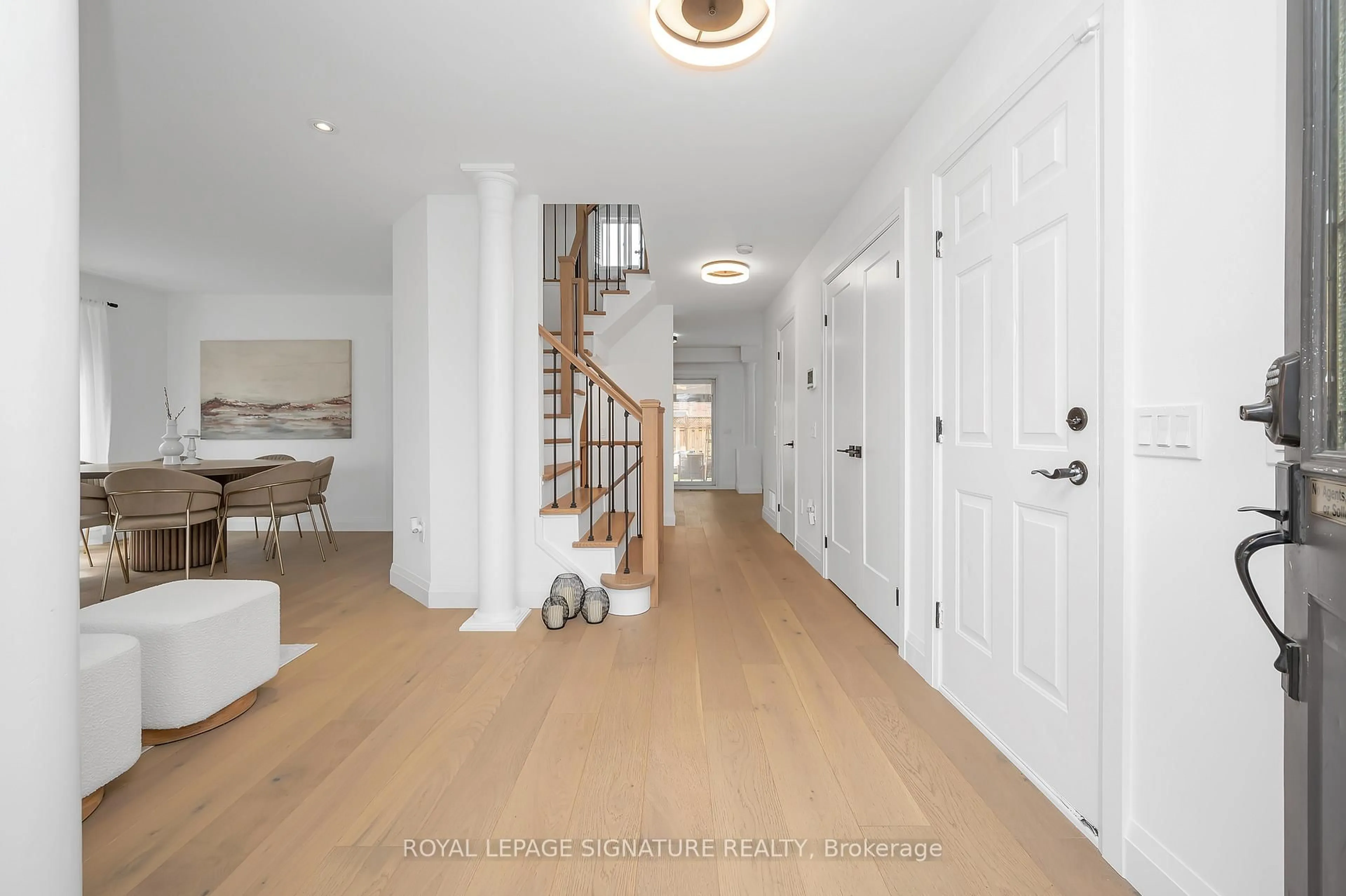 Indoor entryway for 11 Eric Burke Crt, Hamilton Ontario L9A 5J9