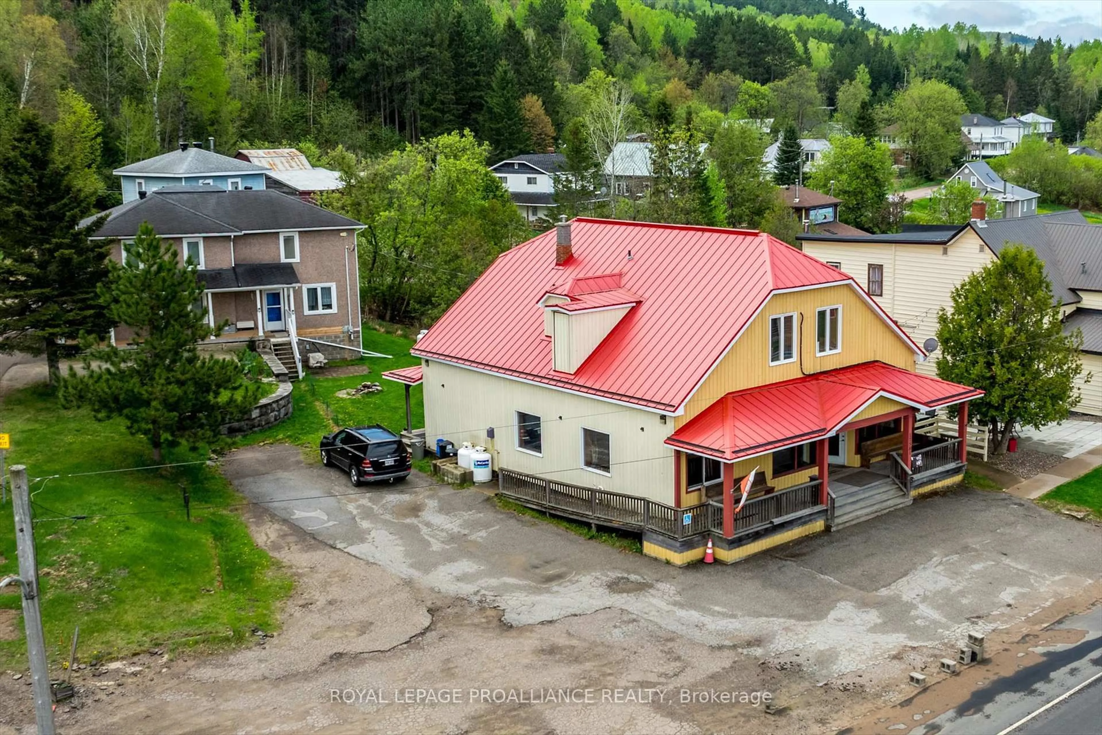 A pic from outside/outdoor area/front of a property/back of a property/a pic from drone, building for 14 Burchat St, Dacre Ontario K0J 1N0
