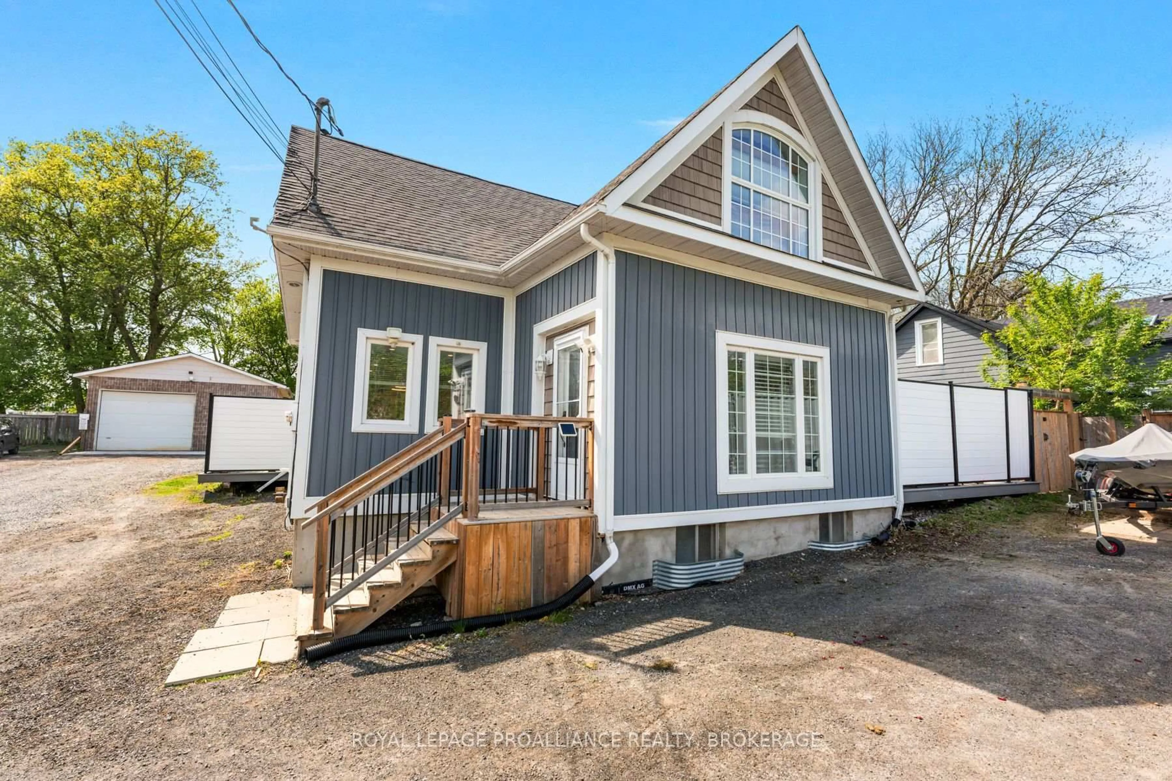 Home with vinyl exterior material, street for 939 Sydenham Rd, Kingston Ontario K7M 3L8
