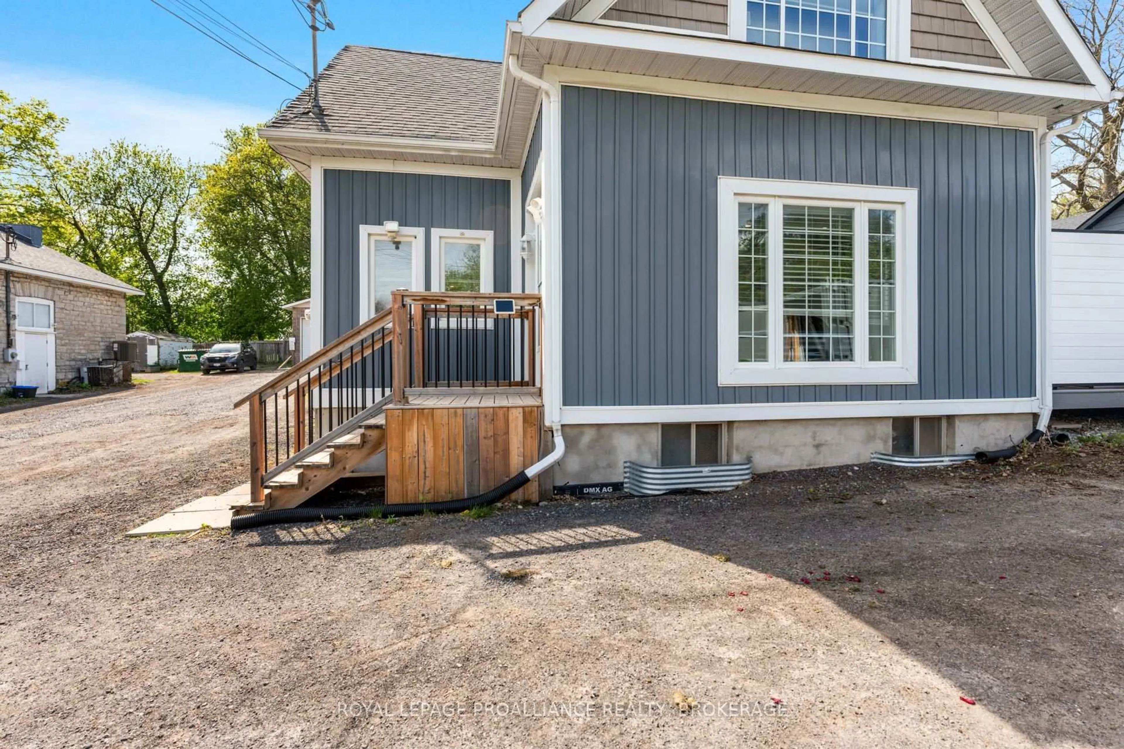 Home with vinyl exterior material, street for 939 Sydenham Rd, Kingston Ontario K7M 3L8
