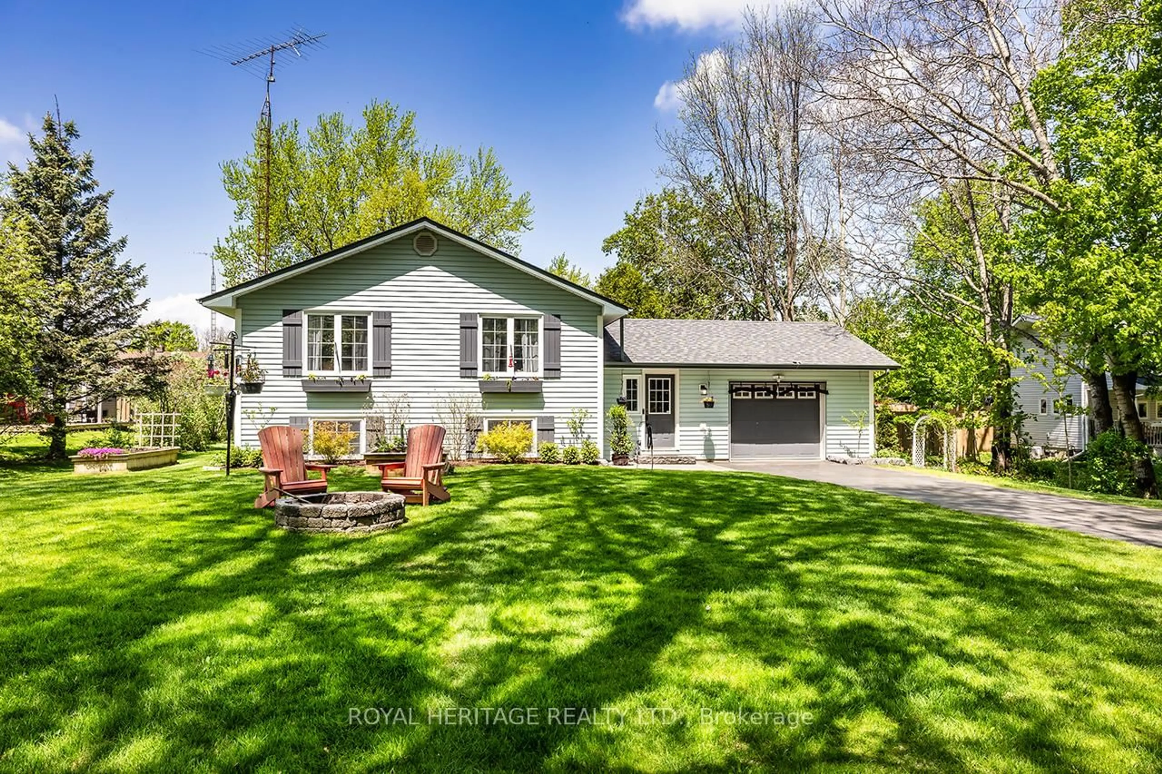 Home with vinyl exterior material, street for 7130 Poplar Dr, Hamilton Township Ontario K0L 1E0