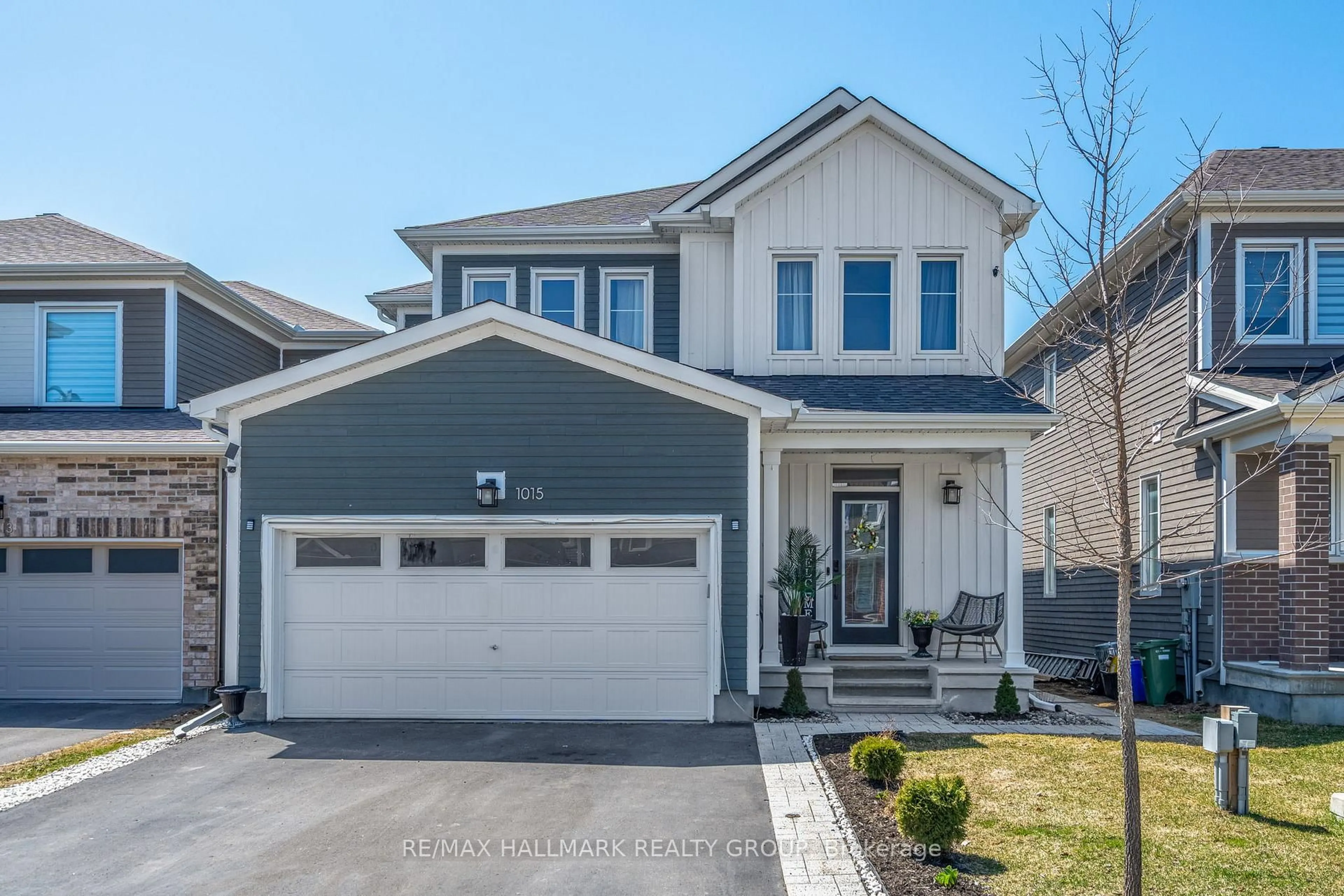 Home with vinyl exterior material, street for 1015 Keeper Hts, Richmond Ontario K0A 2Z0