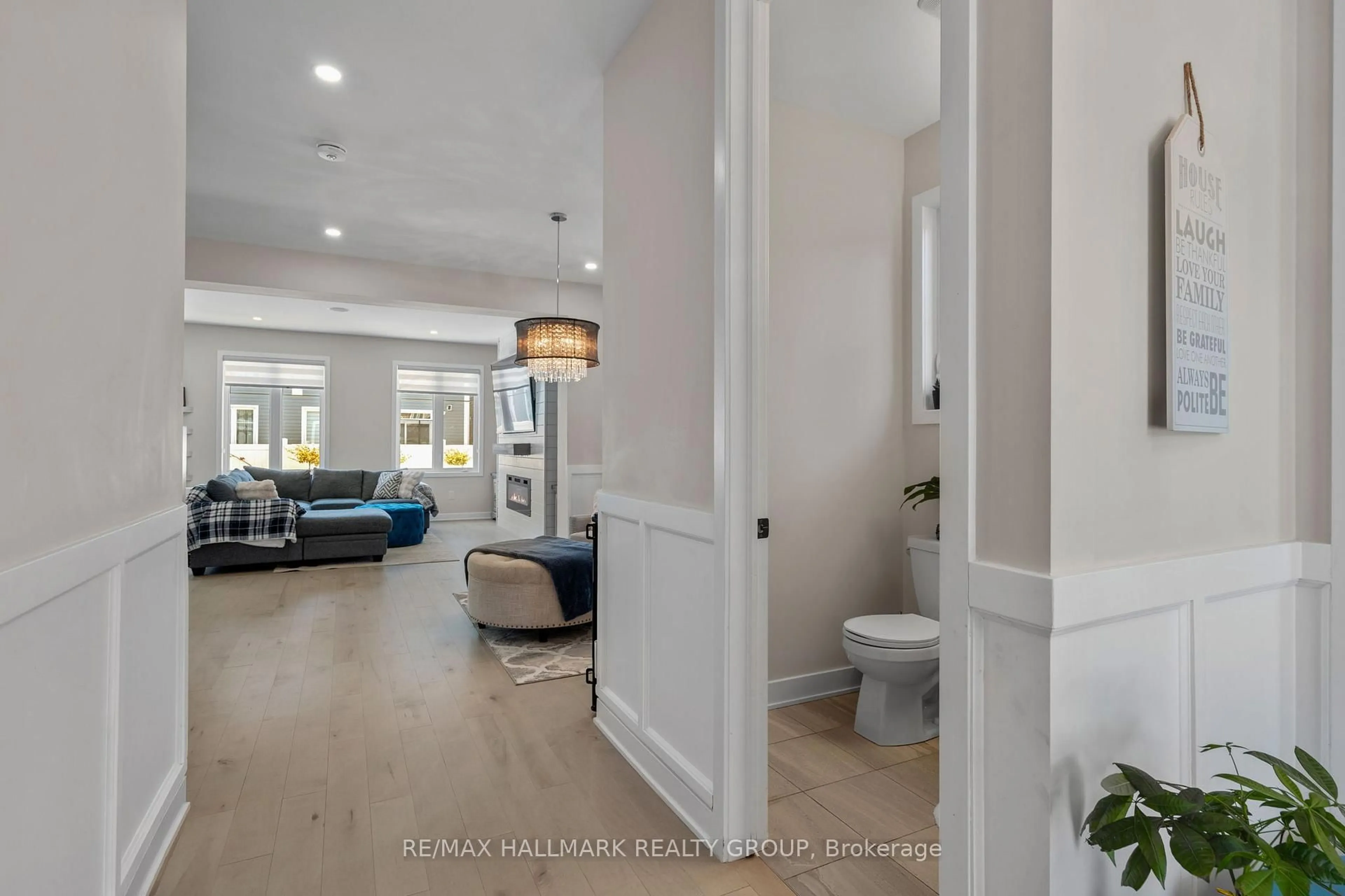 Indoor entryway for 1015 Keeper Hts, Richmond Ontario K0A 2Z0