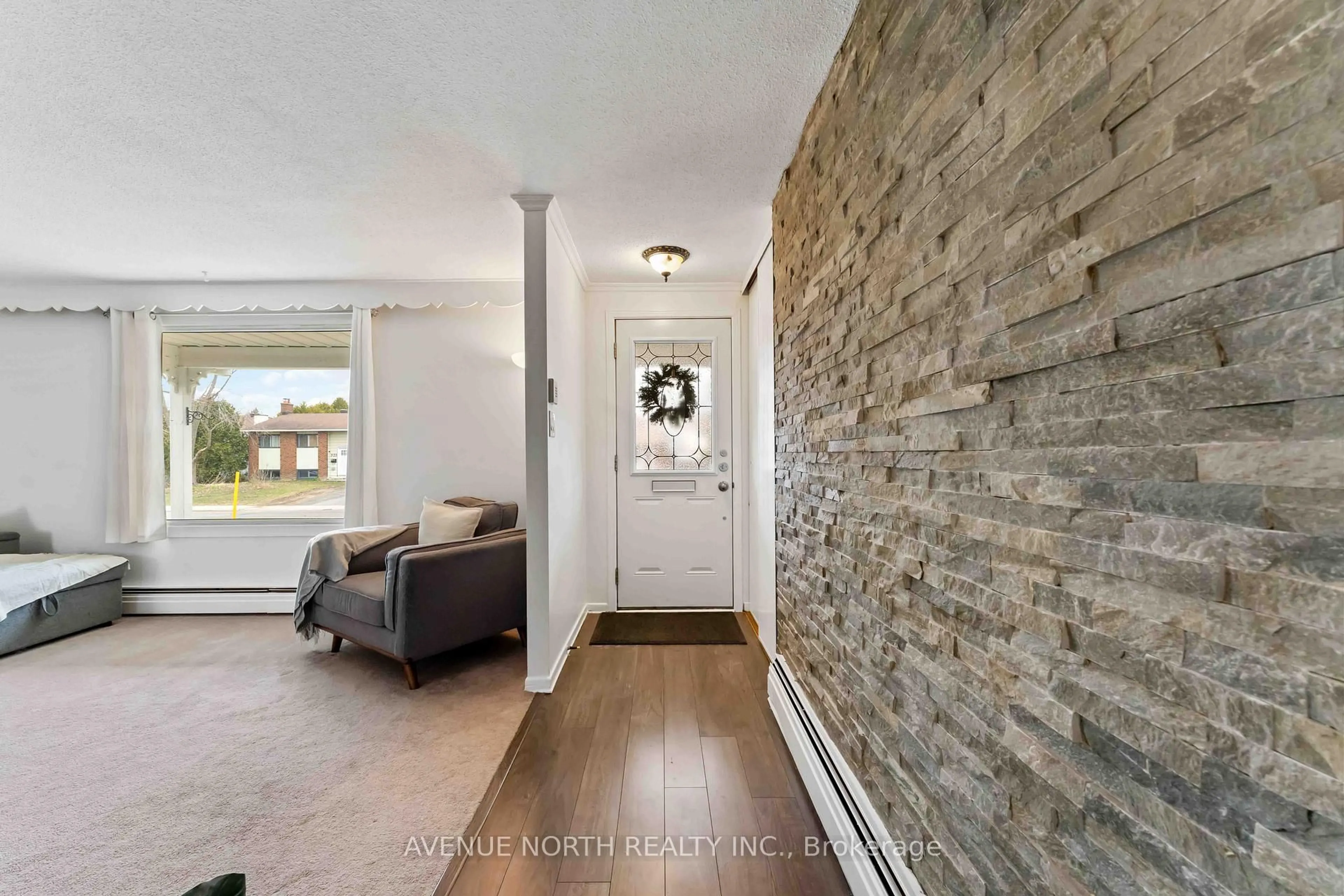 Indoor entryway for 328 Amiens St, Ottawa Ontario K1E 1N9