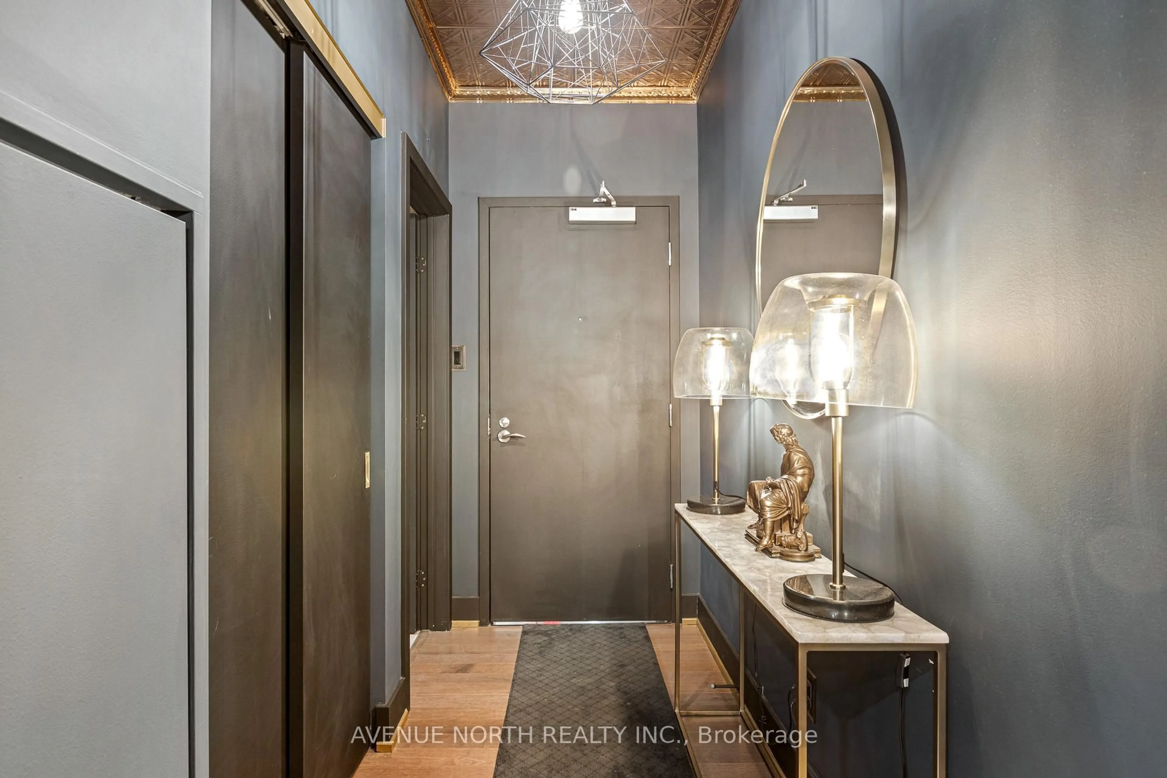 Indoor entryway for 108 Richmond Rd #407, Ottawa Ontario K1Z 0B2