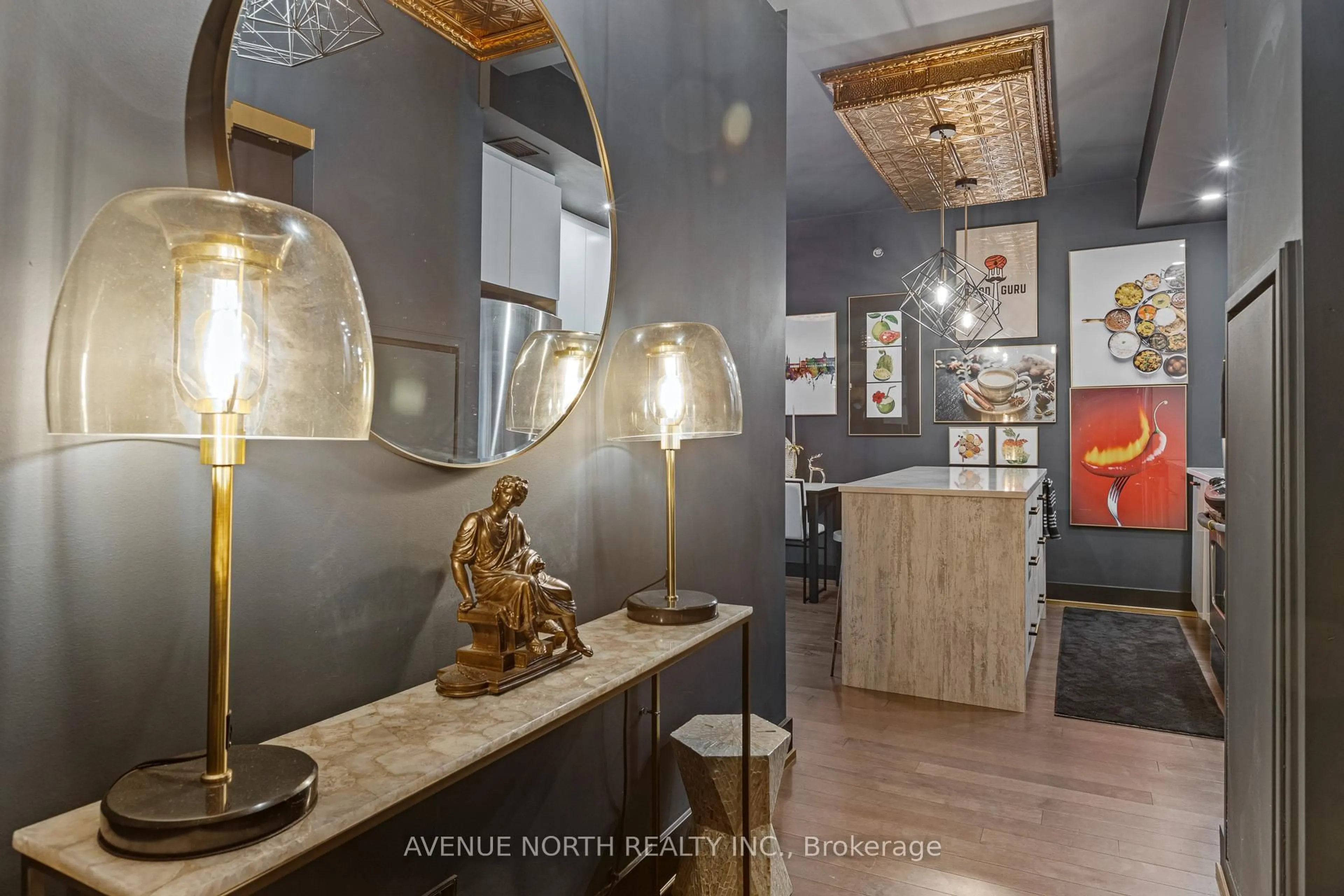 Indoor entryway for 108 Richmond Rd #407, Ottawa Ontario K1Z 0B2