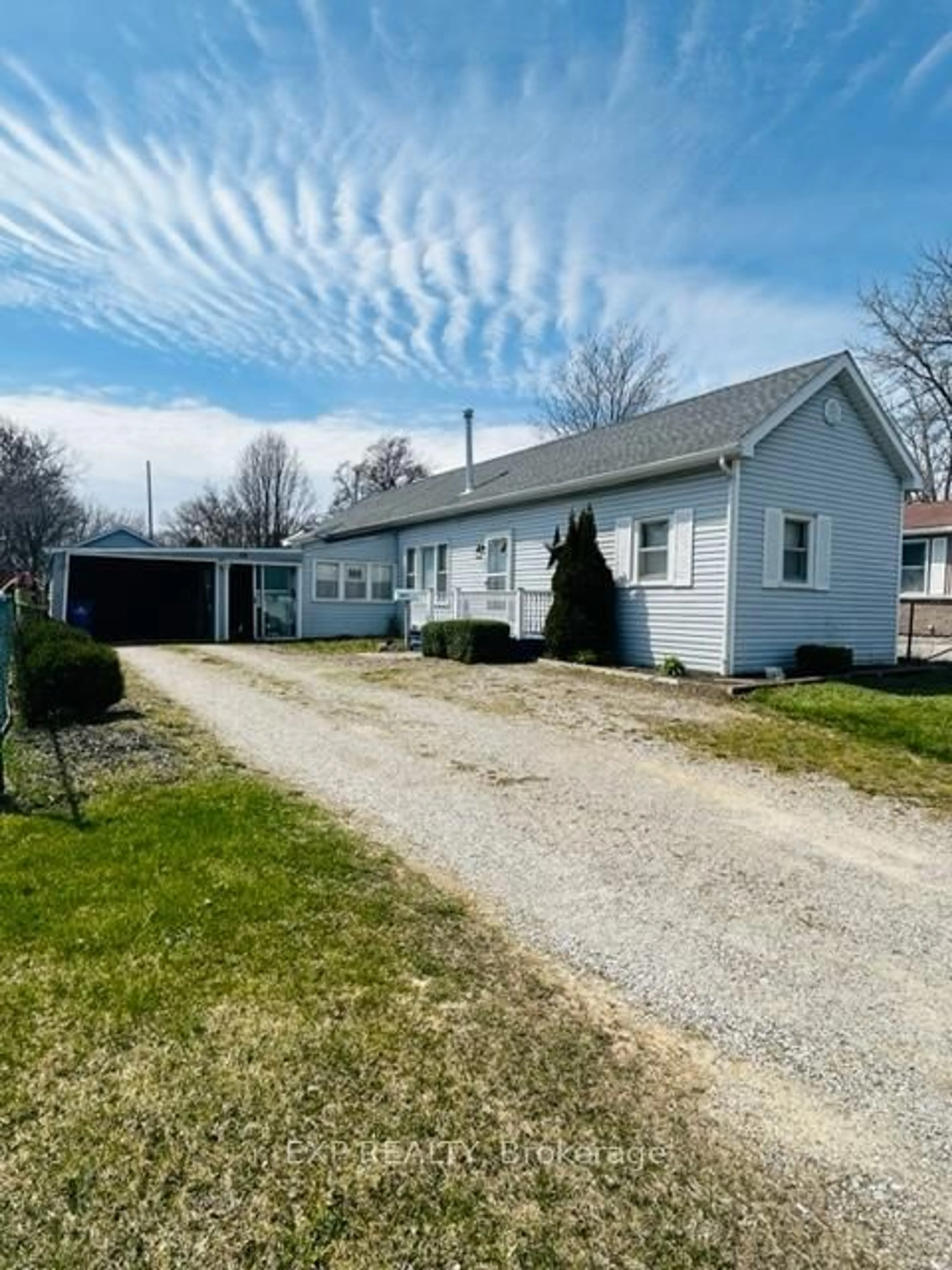 A pic from outside/outdoor area/front of a property/back of a property/a pic from drone, street for 16 Berry St, Chatham-Kent Ontario N7M 3B1