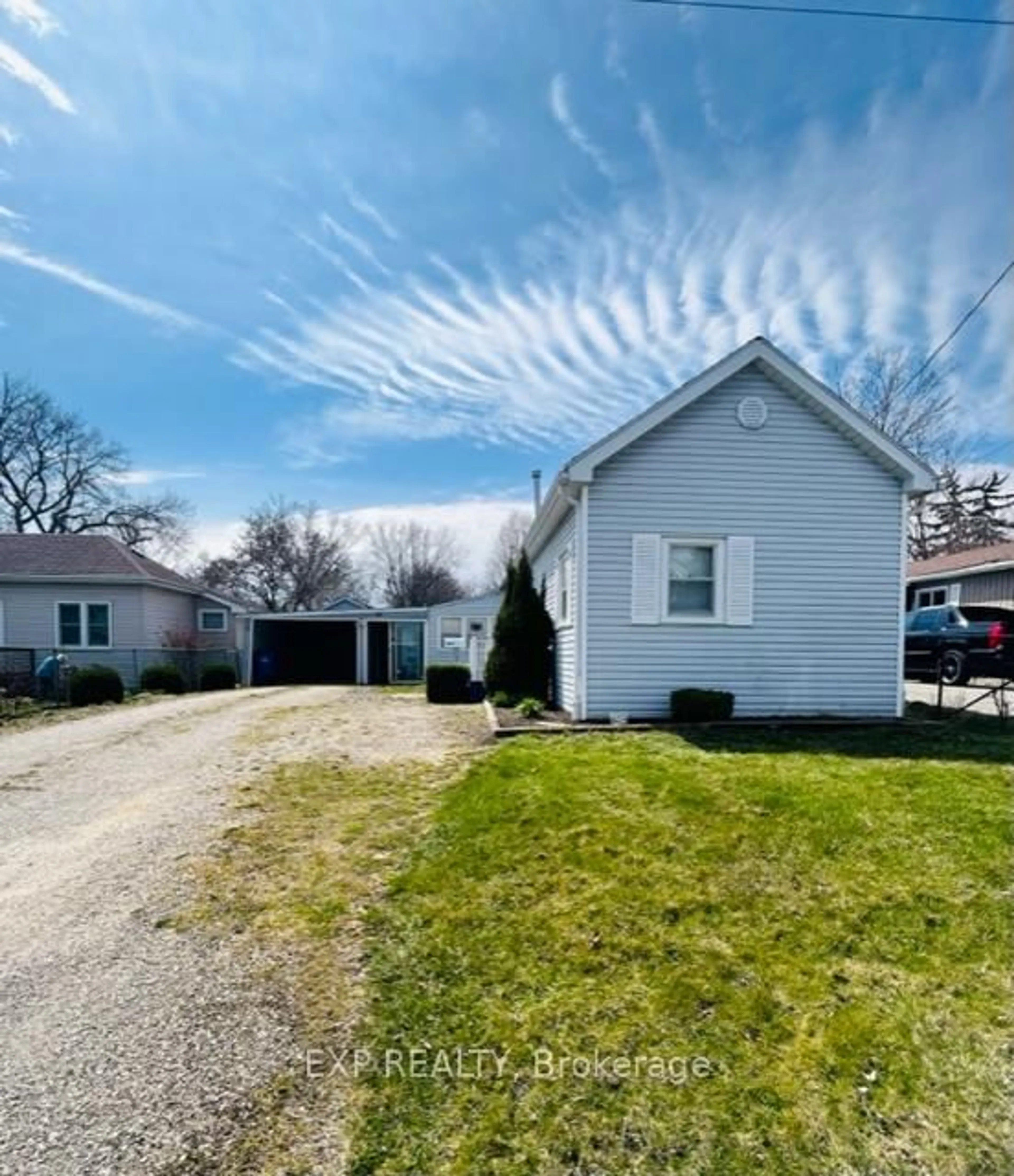 A pic from outside/outdoor area/front of a property/back of a property/a pic from drone, street for 16 Berry St, Chatham-Kent Ontario N7M 3B1