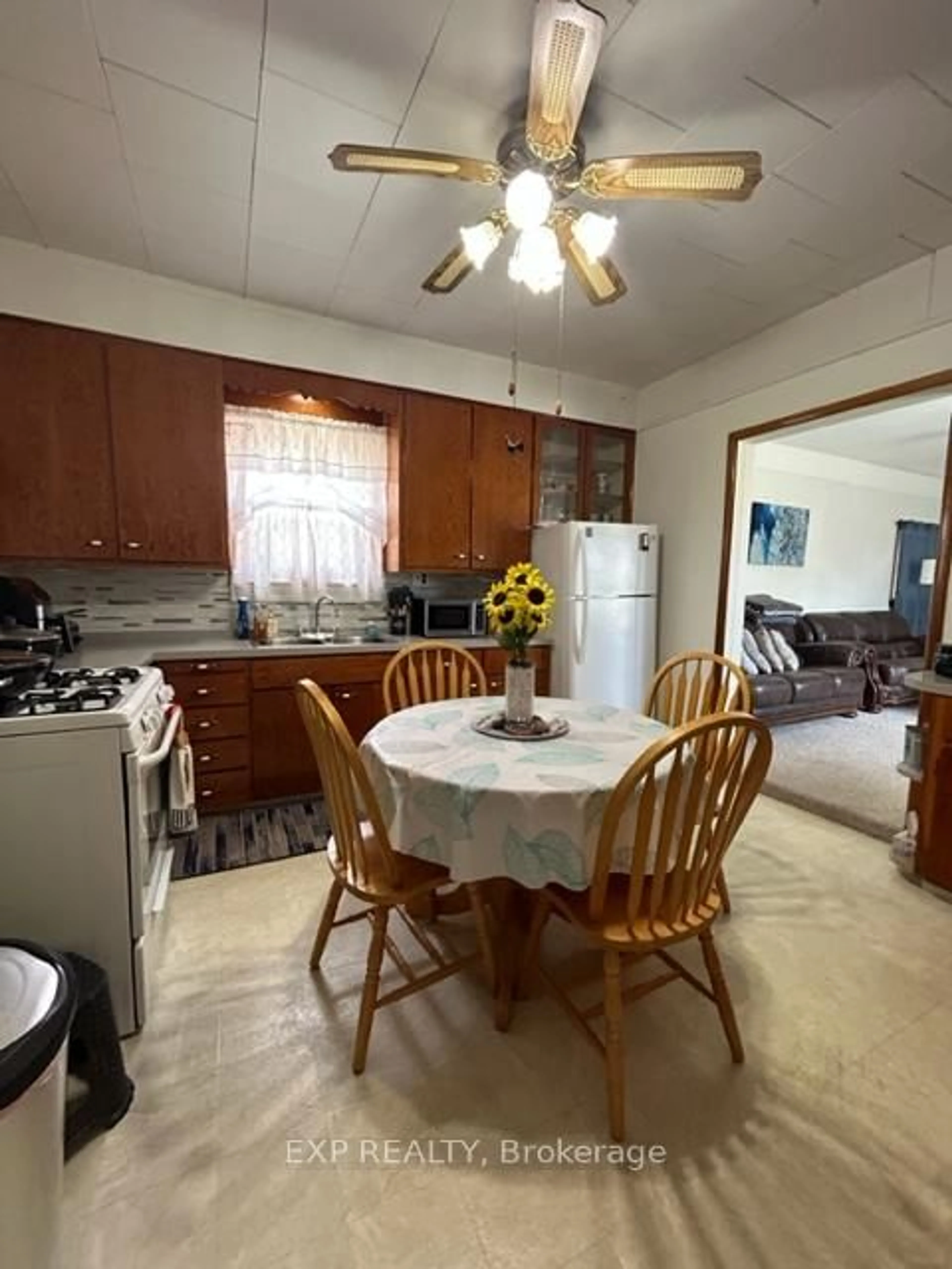 Unknown for 16 Berry St, Chatham-Kent Ontario N7M 3B1