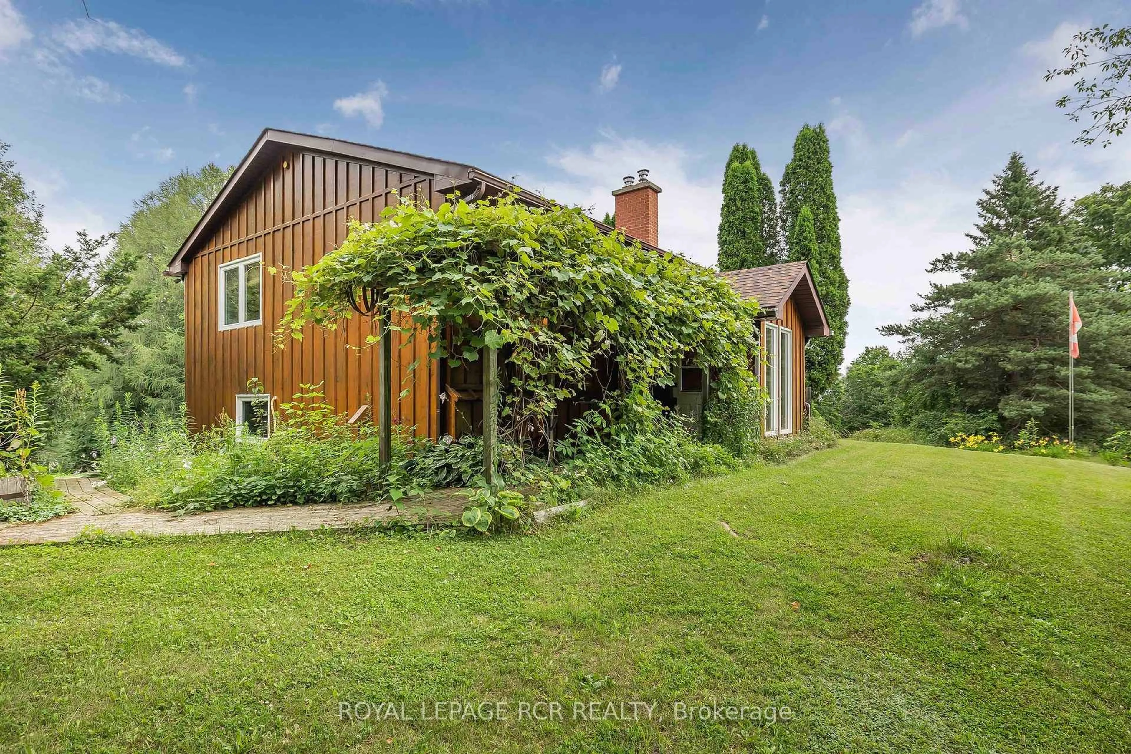 A pic from outside/outdoor area/front of a property/back of a property/a pic from drone, unknown for 487072 30th Sdrd, Mono Ontario L9V 1G8