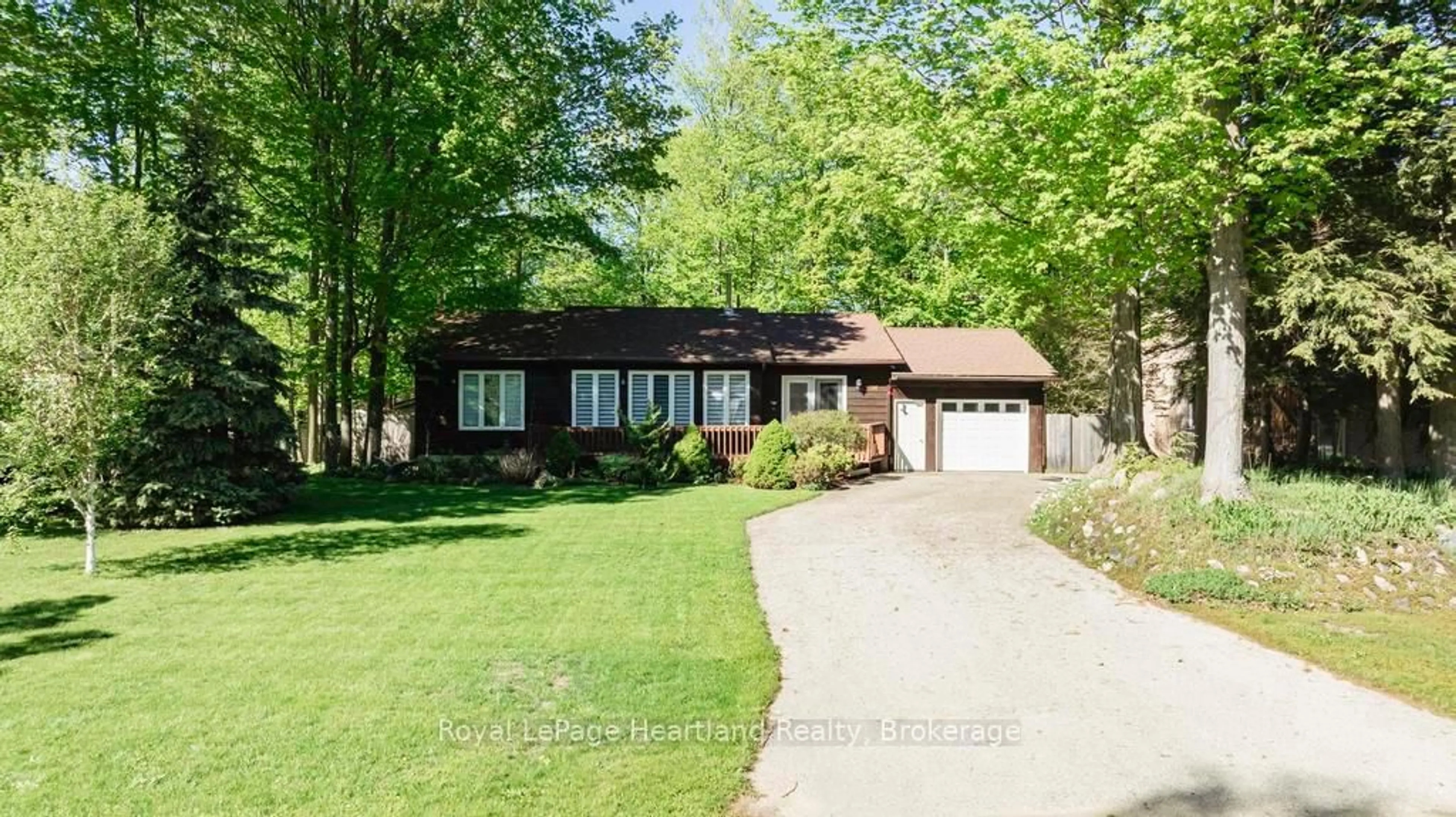 Home with vinyl exterior material, street for 216 Shadywood Cres, Huron-Kinloss Ontario N2Z 2X3