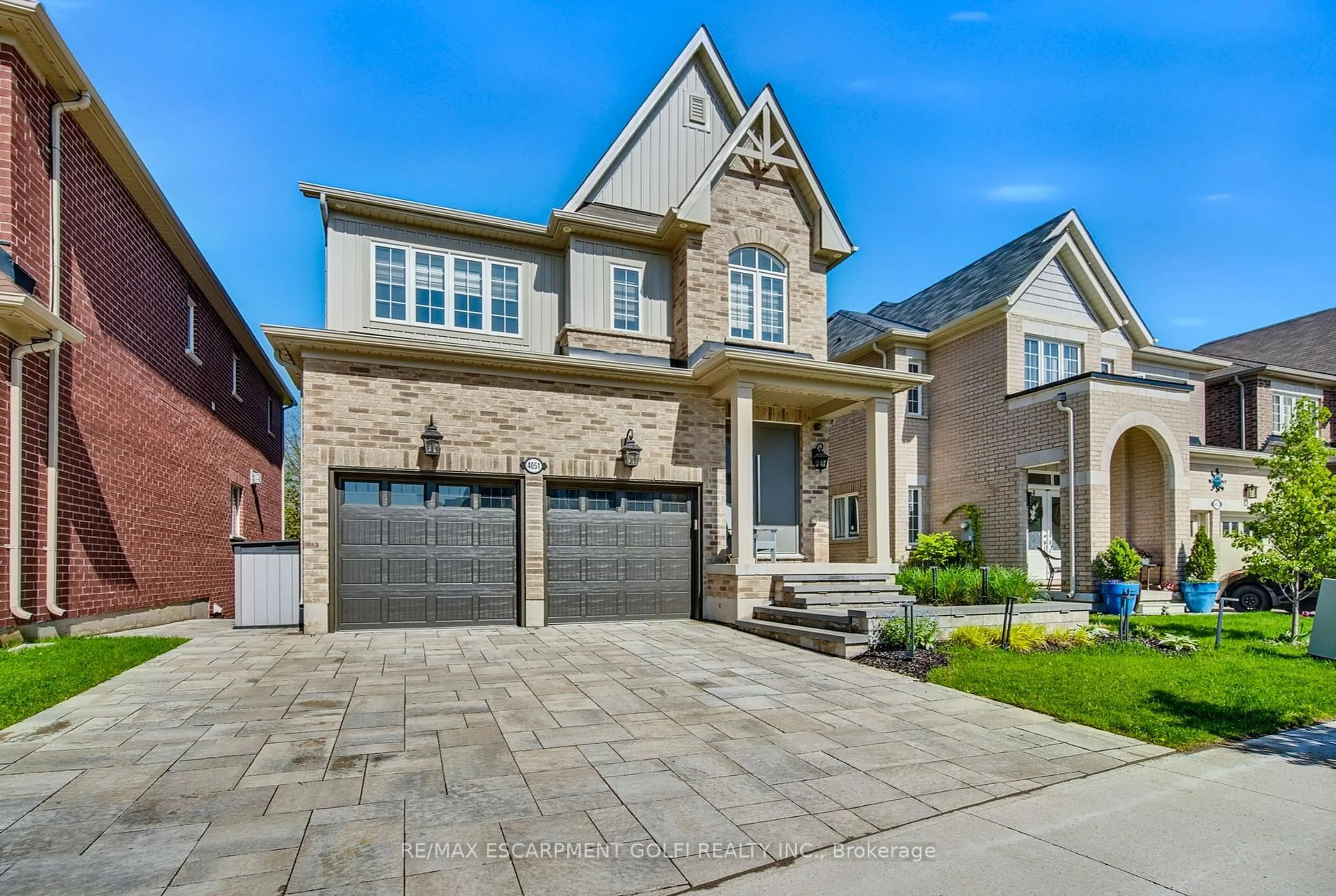 Home with brick exterior material, street for 4051 Fracchioni Dr, Lincoln Ontario L3J 0R5