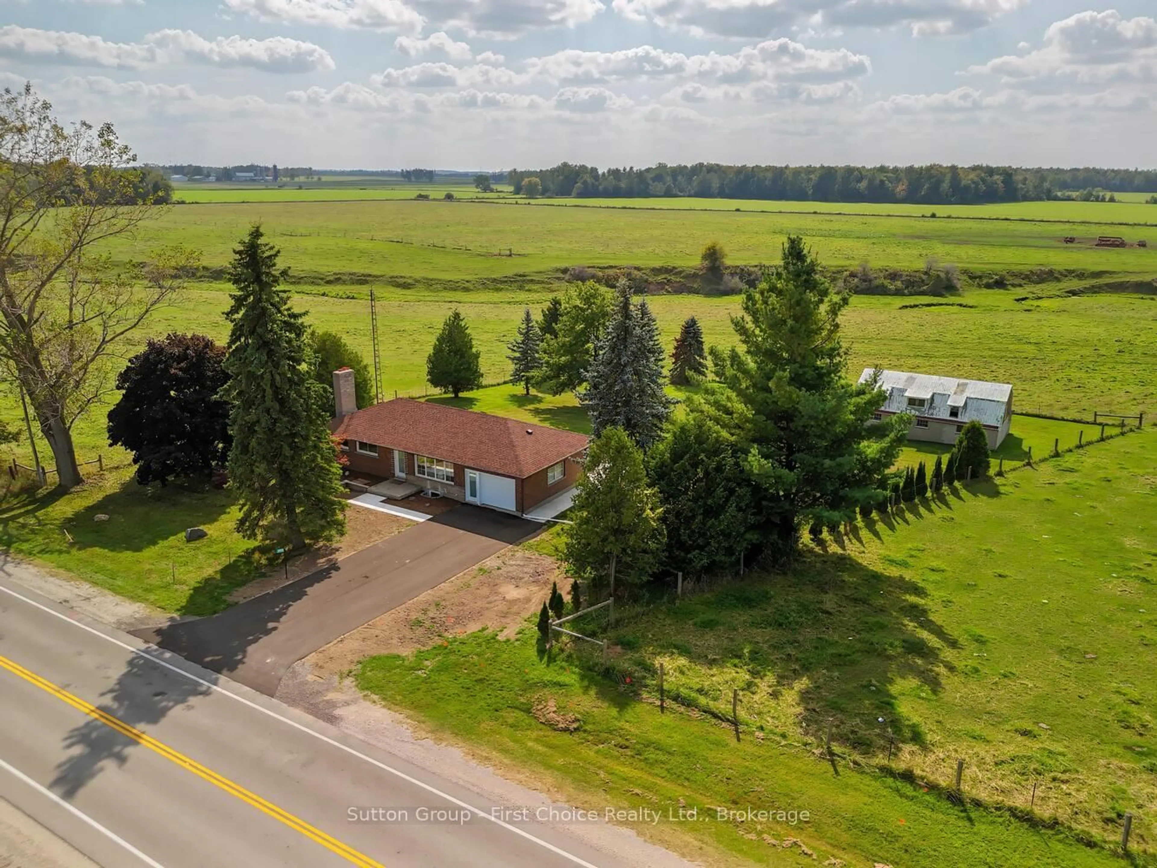 A pic from outside/outdoor area/front of a property/back of a property/a pic from drone, unknown for 3552 ROAD 112, Perth East Ontario N5A 6S3