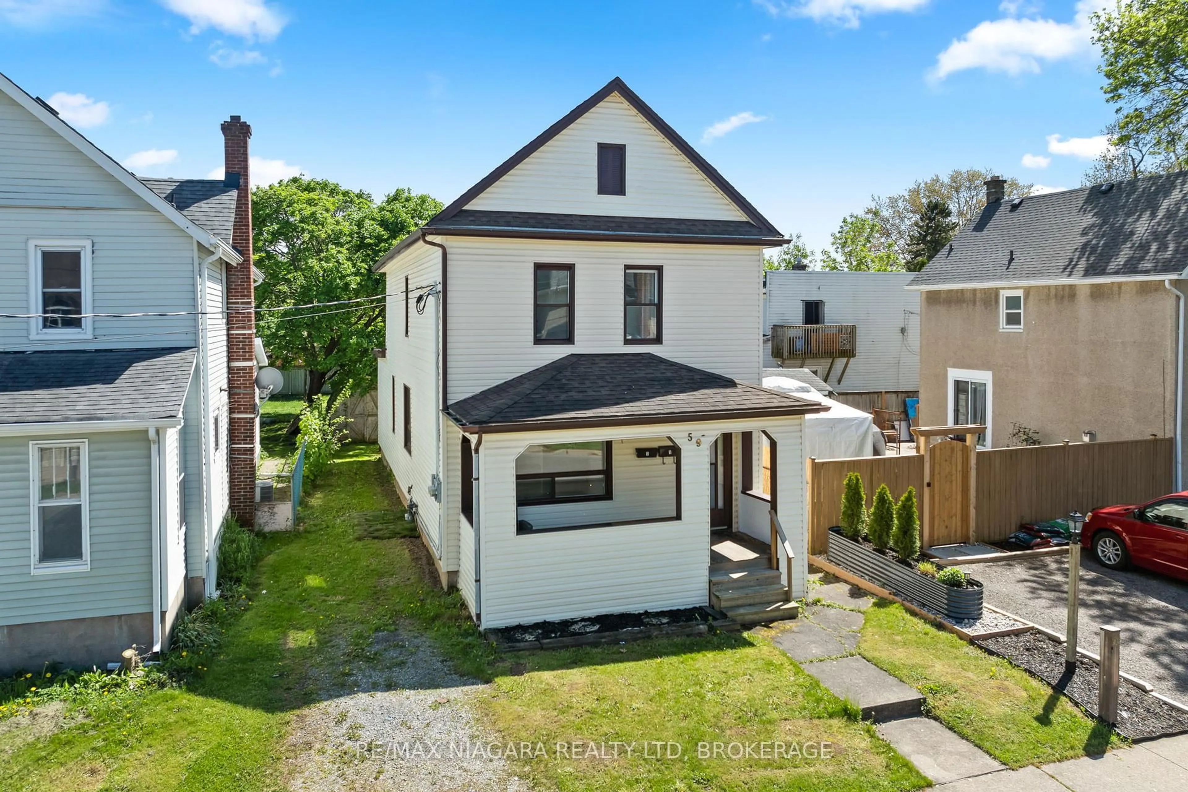 A pic from outside/outdoor area/front of a property/back of a property/a pic from drone, street for 59 Asher St, Welland Ontario L3B 4J2