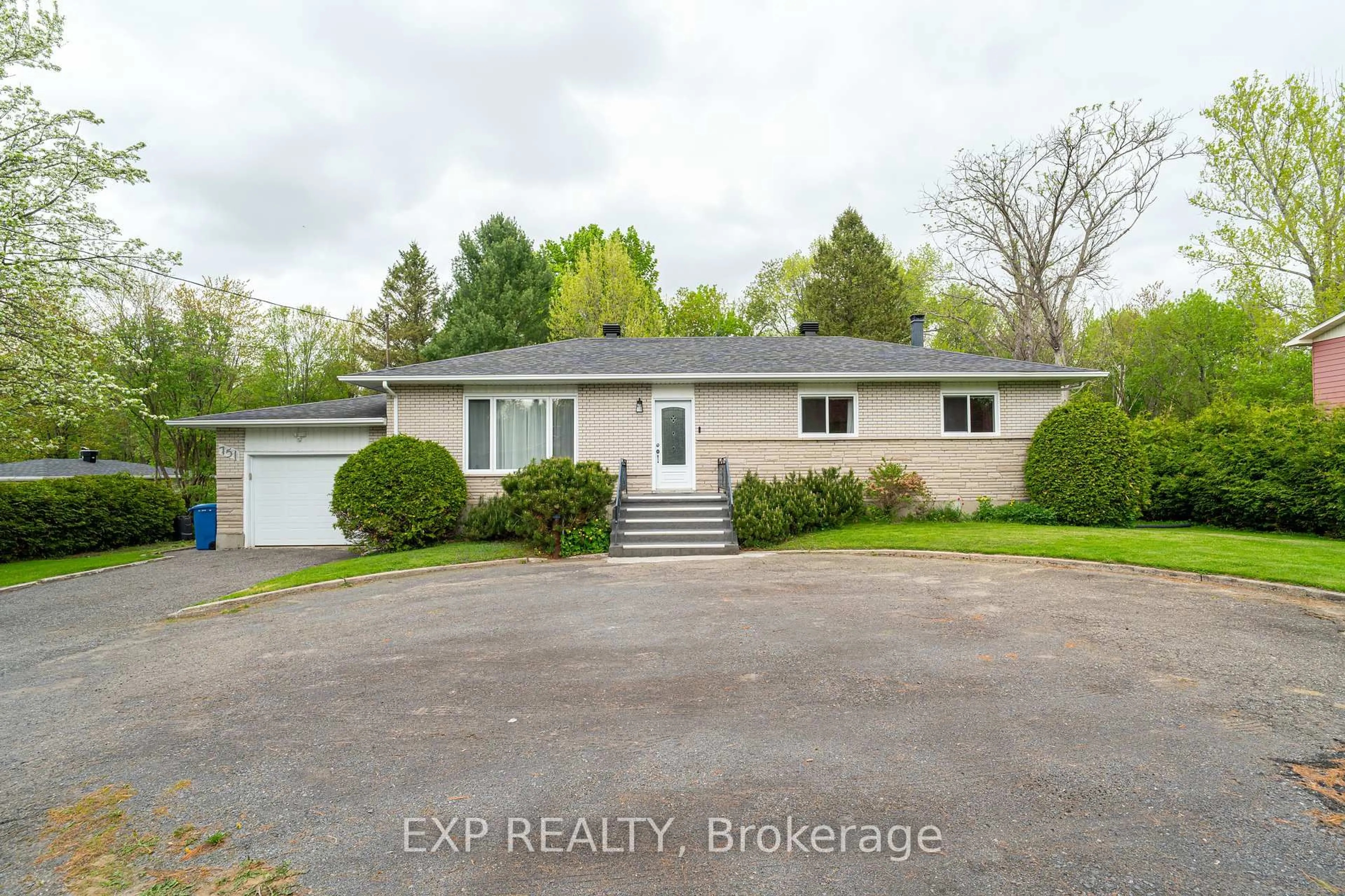 A pic from outside/outdoor area/front of a property/back of a property/a pic from drone, street for 751 Pattee Rd, Champlain Ontario K6A 2R2