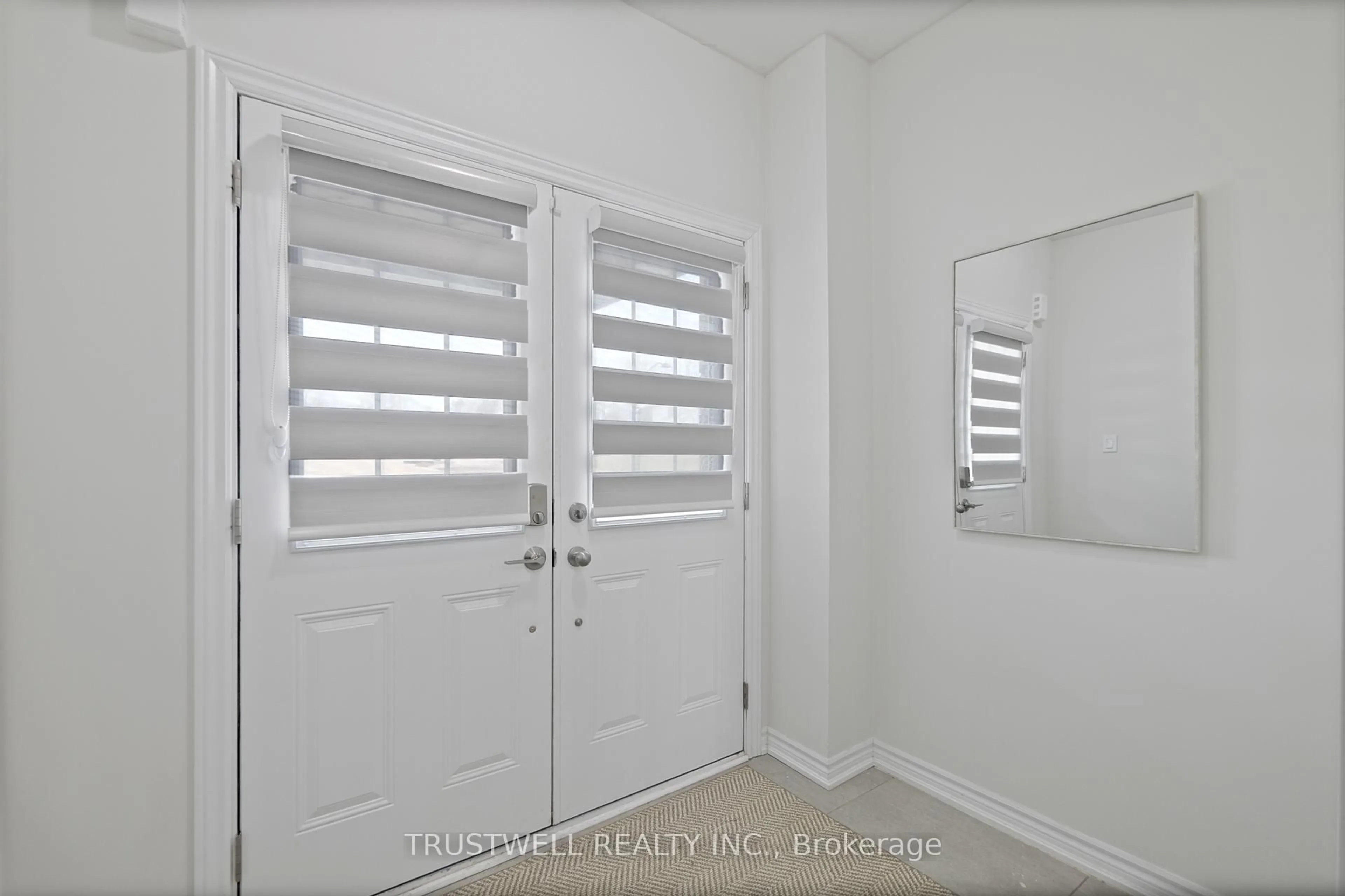 Indoor entryway for 86 Gilham Way, Brant Ontario N0E 1N0