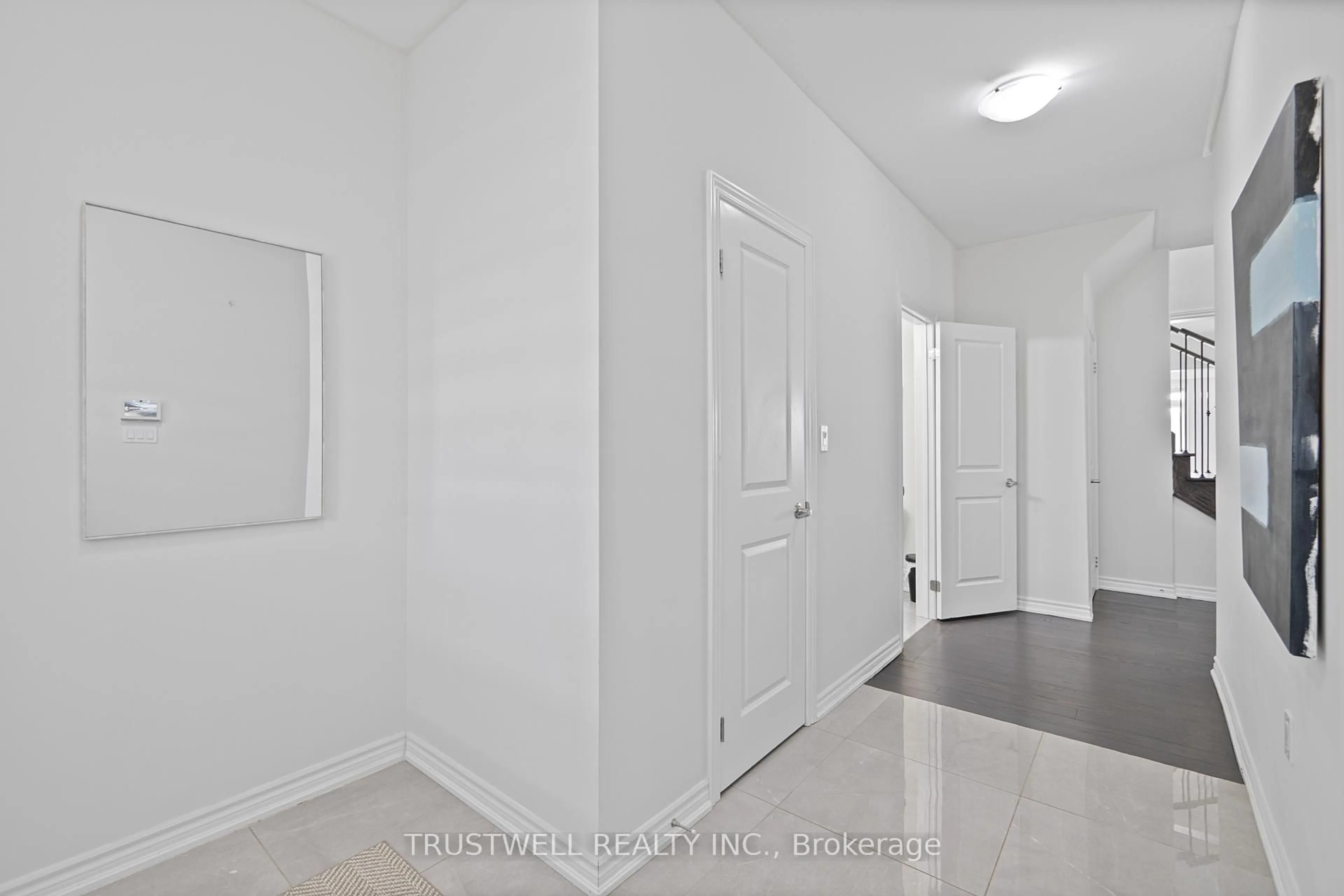 Indoor entryway for 86 Gilham Way, Brant Ontario N0E 1N0