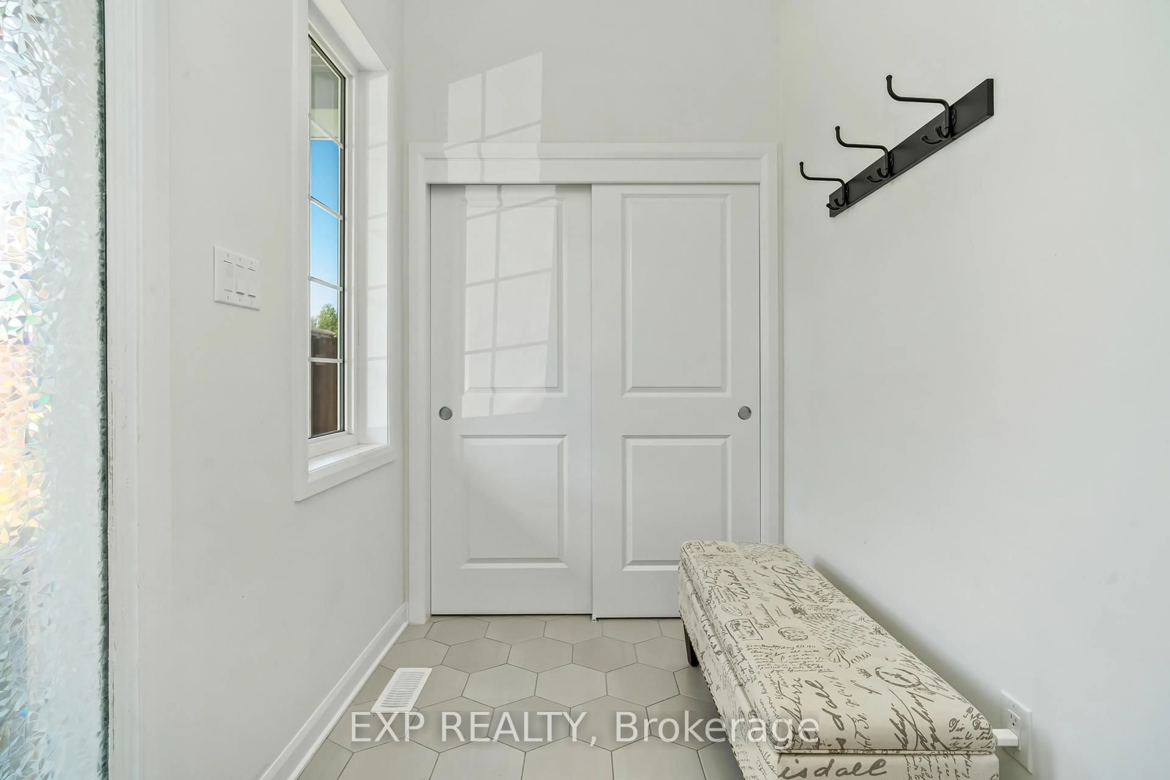 Indoor entryway for 230 Elsie Macgill Walk, Ottawa Ontario K2W 0K8