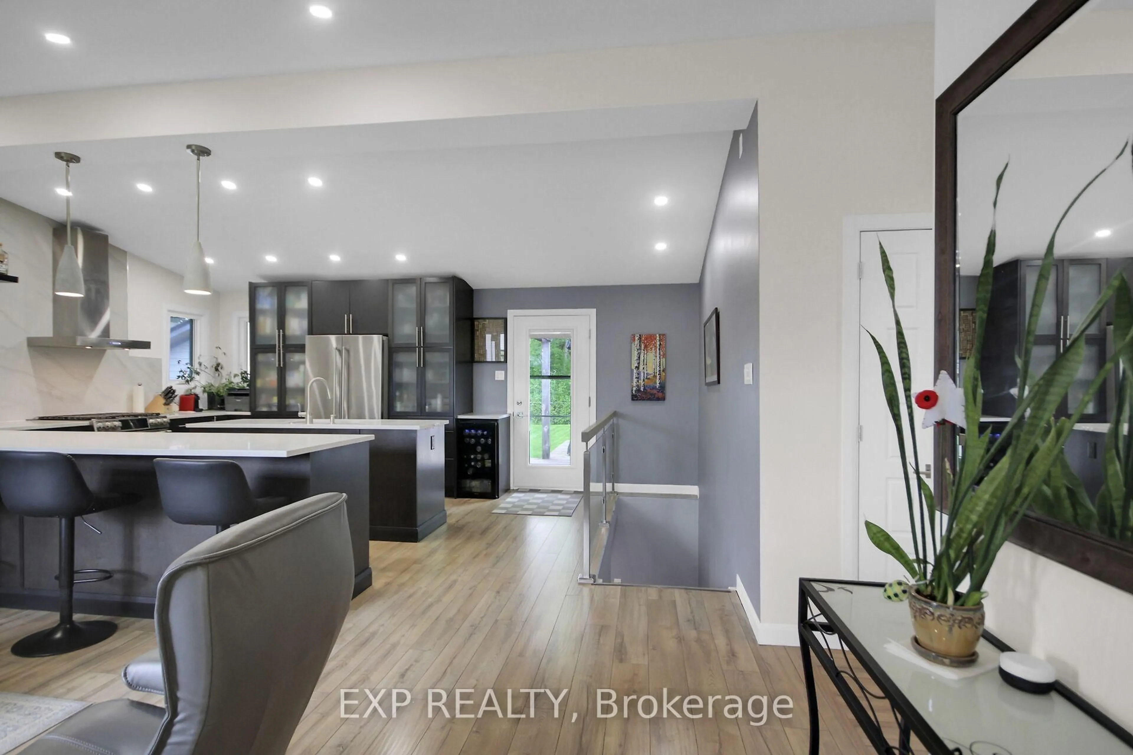 Open concept kitchen, ceramic/tile floor for 1447 Maxime St, Ottawa Ontario K1B 4E7