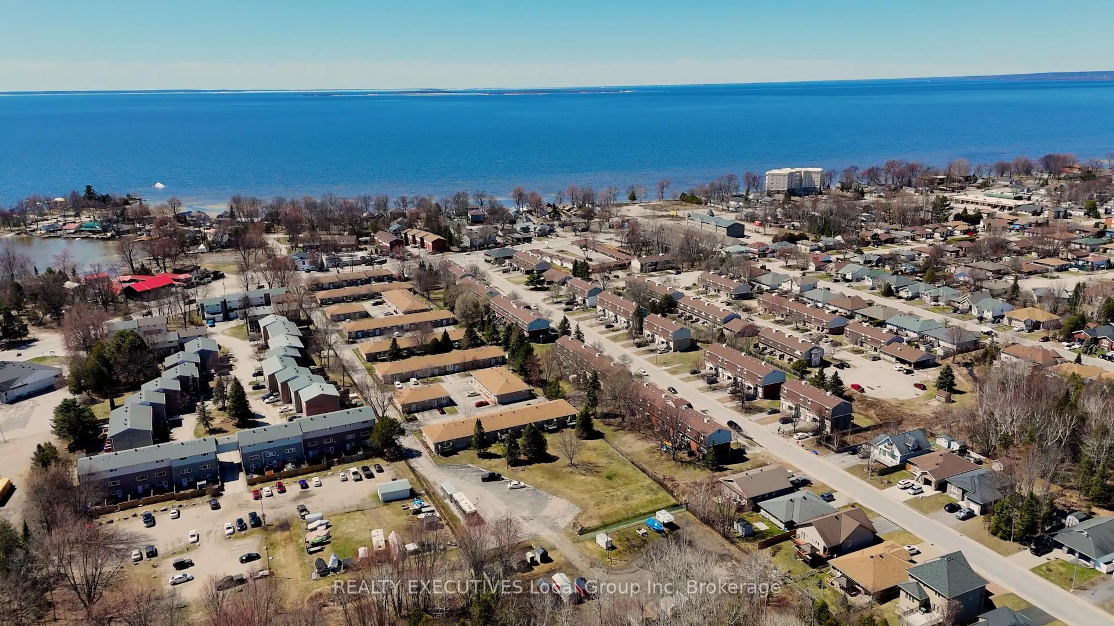 A pic from outside/outdoor area/front of a property/back of a property/a pic from drone, water/lake/river/ocean view for 624 LAKESHORE Dr #35, North Bay Ontario P1A 2E8