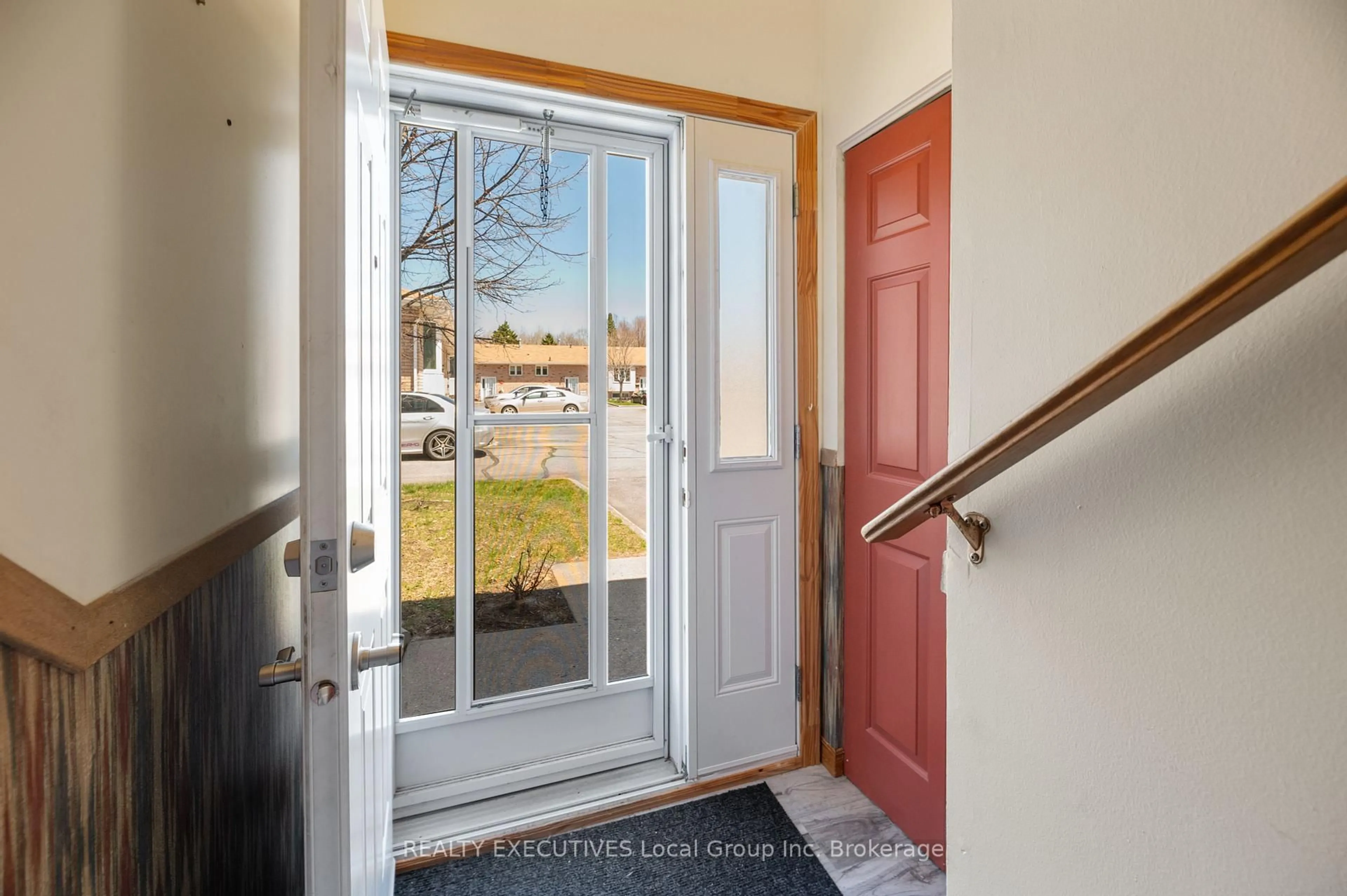 Indoor entryway for 624 LAKESHORE Dr #35, North Bay Ontario P1A 2E8