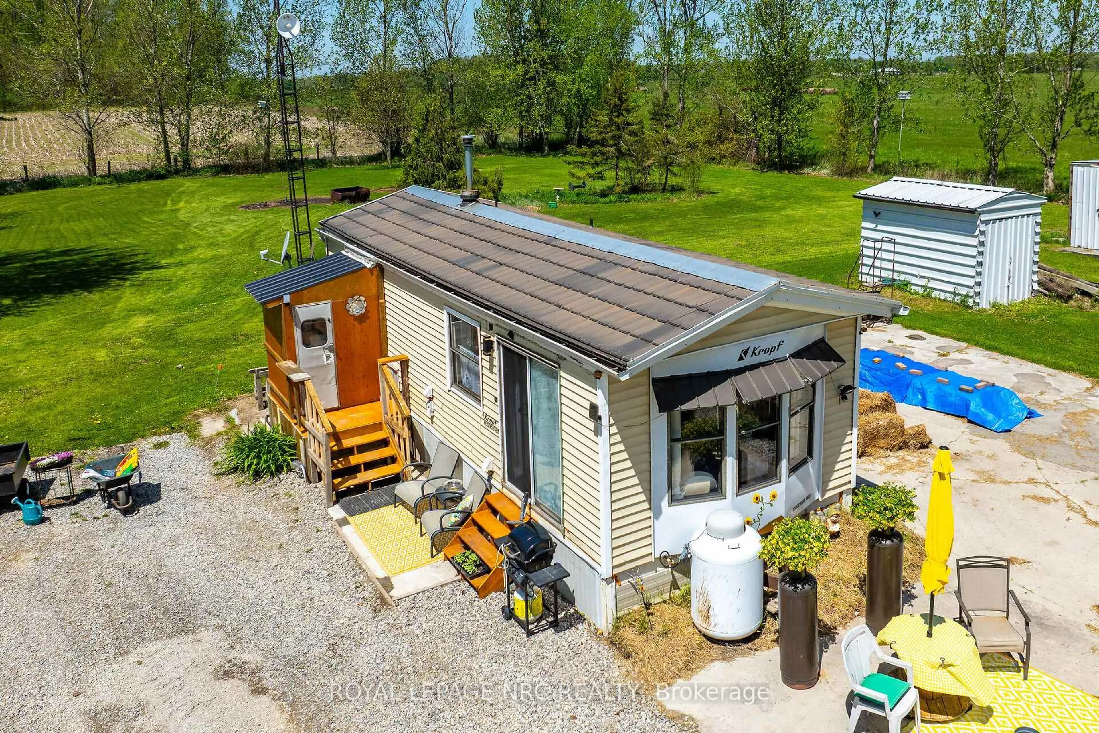 A pic from outside/outdoor area/front of a property/back of a property/a pic from drone, building for 199 Dickhout Rd, Haldimand Ontario N0A 1K0