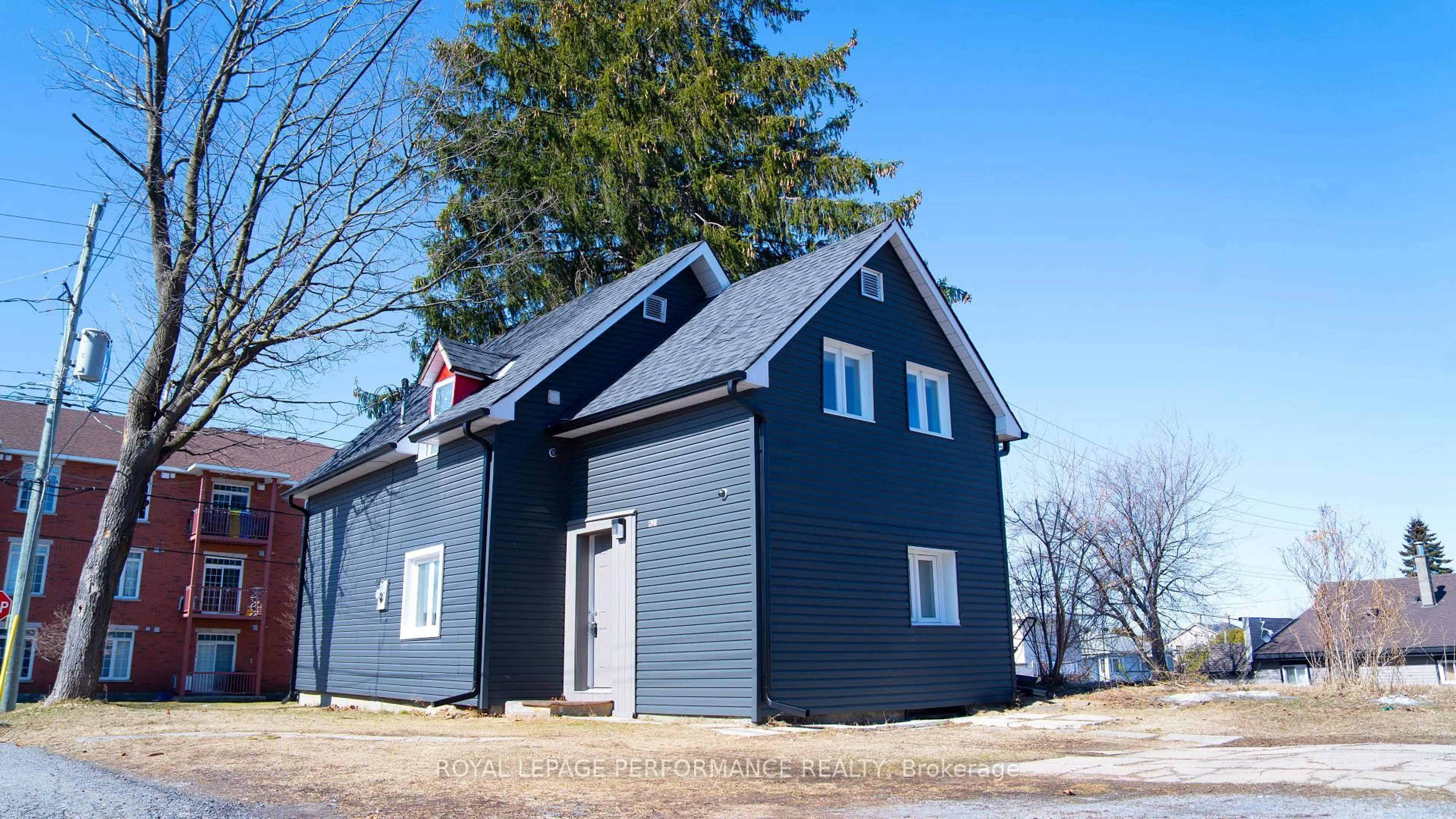 Home with vinyl exterior material, building for 621 Edwards St, Clarence-Rockland Ontario K4K 1K2