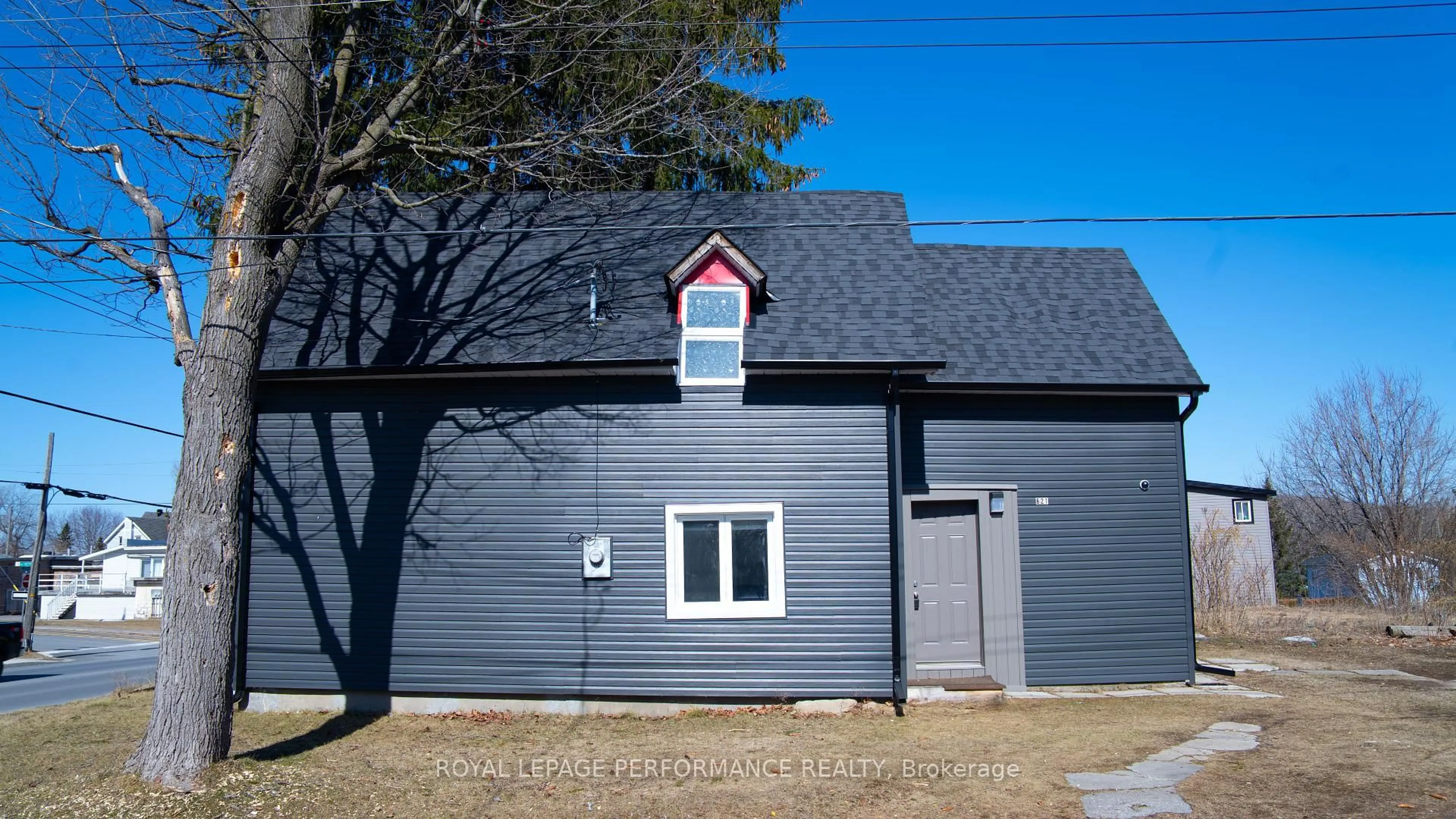 Home with vinyl exterior material, building for 621 Edwards St, Clarence-Rockland Ontario K4K 1K2
