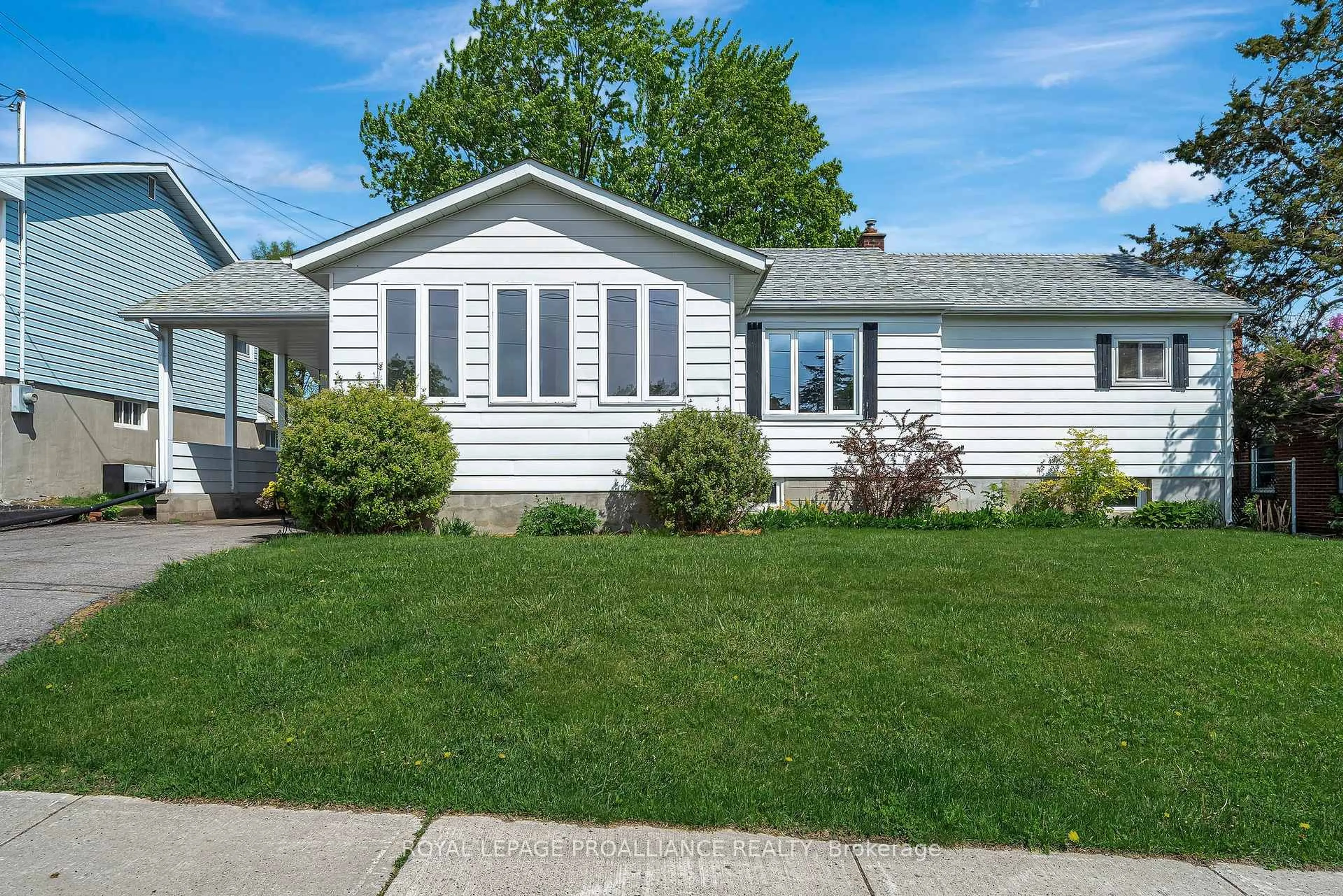 Home with vinyl exterior material, street for 66 North Park Gdns, Belleville Ontario K8P 2M3