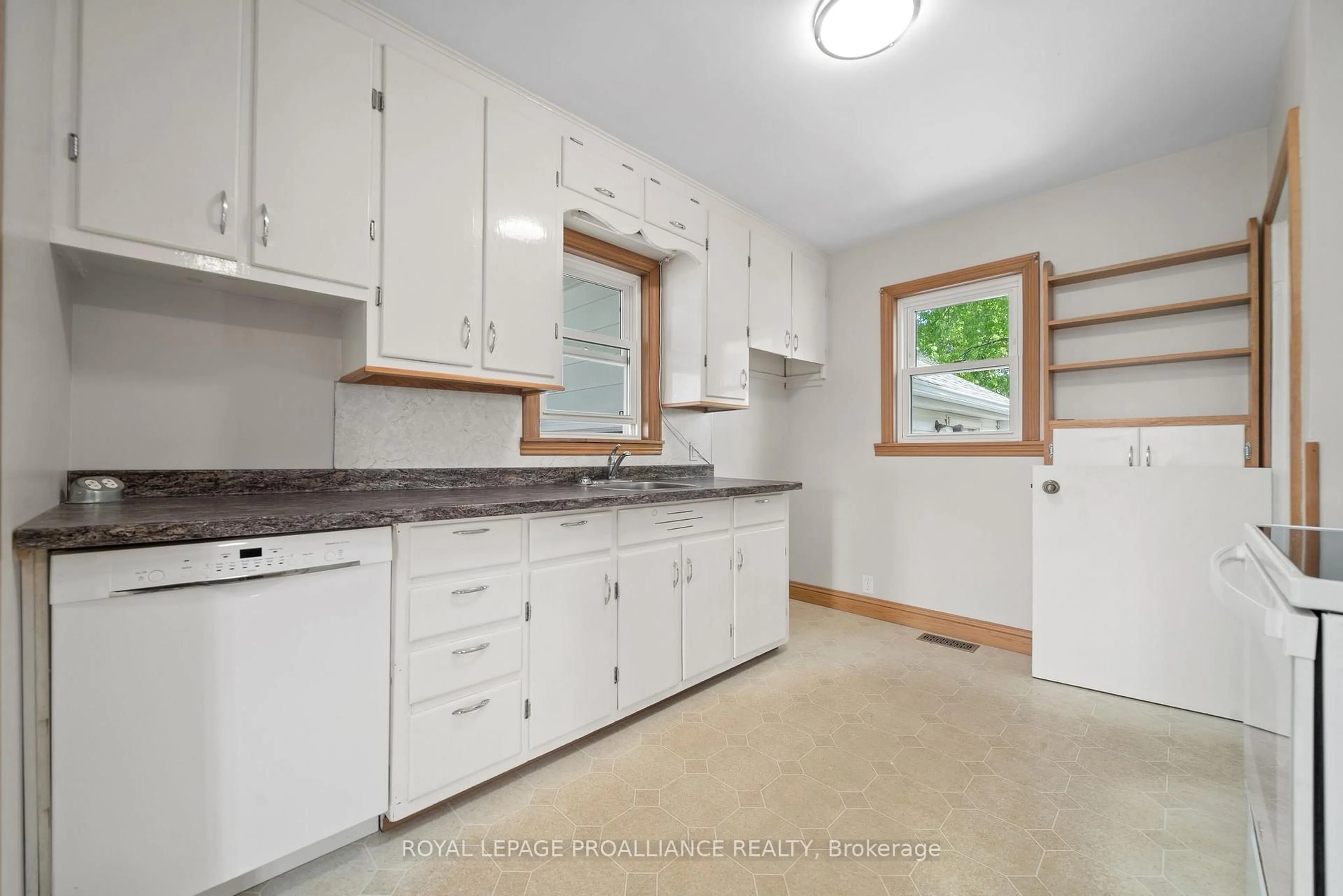 Standard kitchen, unknown for 66 North Park Gdns, Belleville Ontario K8P 2M3