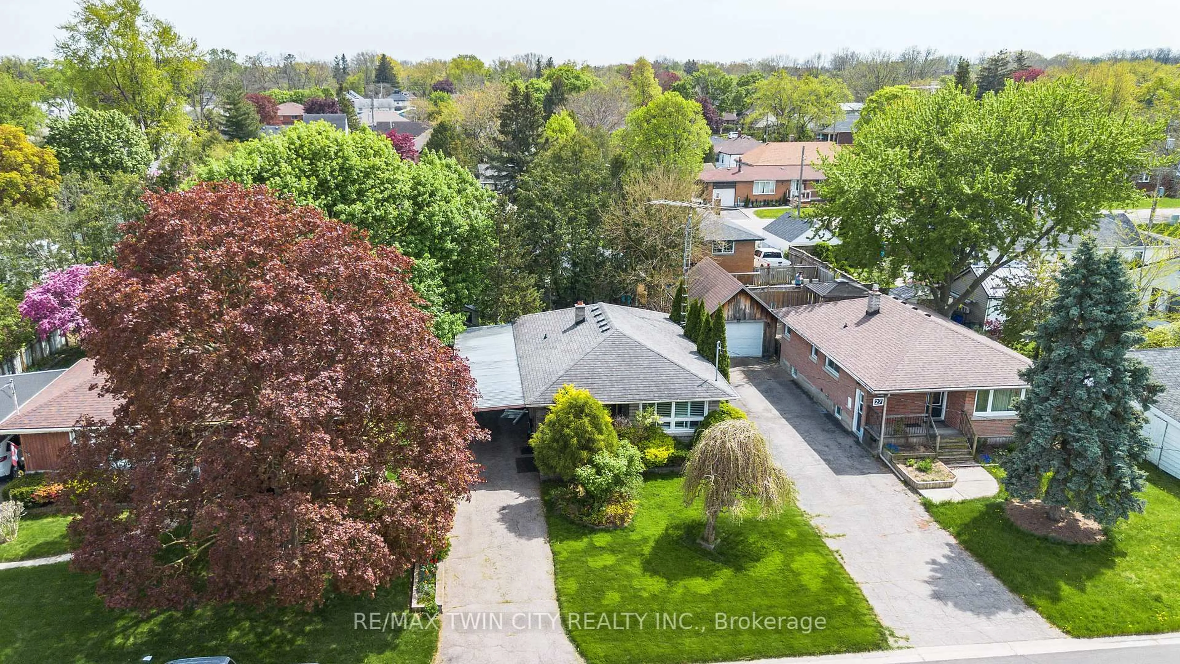 A pic from outside/outdoor area/front of a property/back of a property/a pic from drone, street for 29 Albemarle St, Brantford Ontario N3S 4N5
