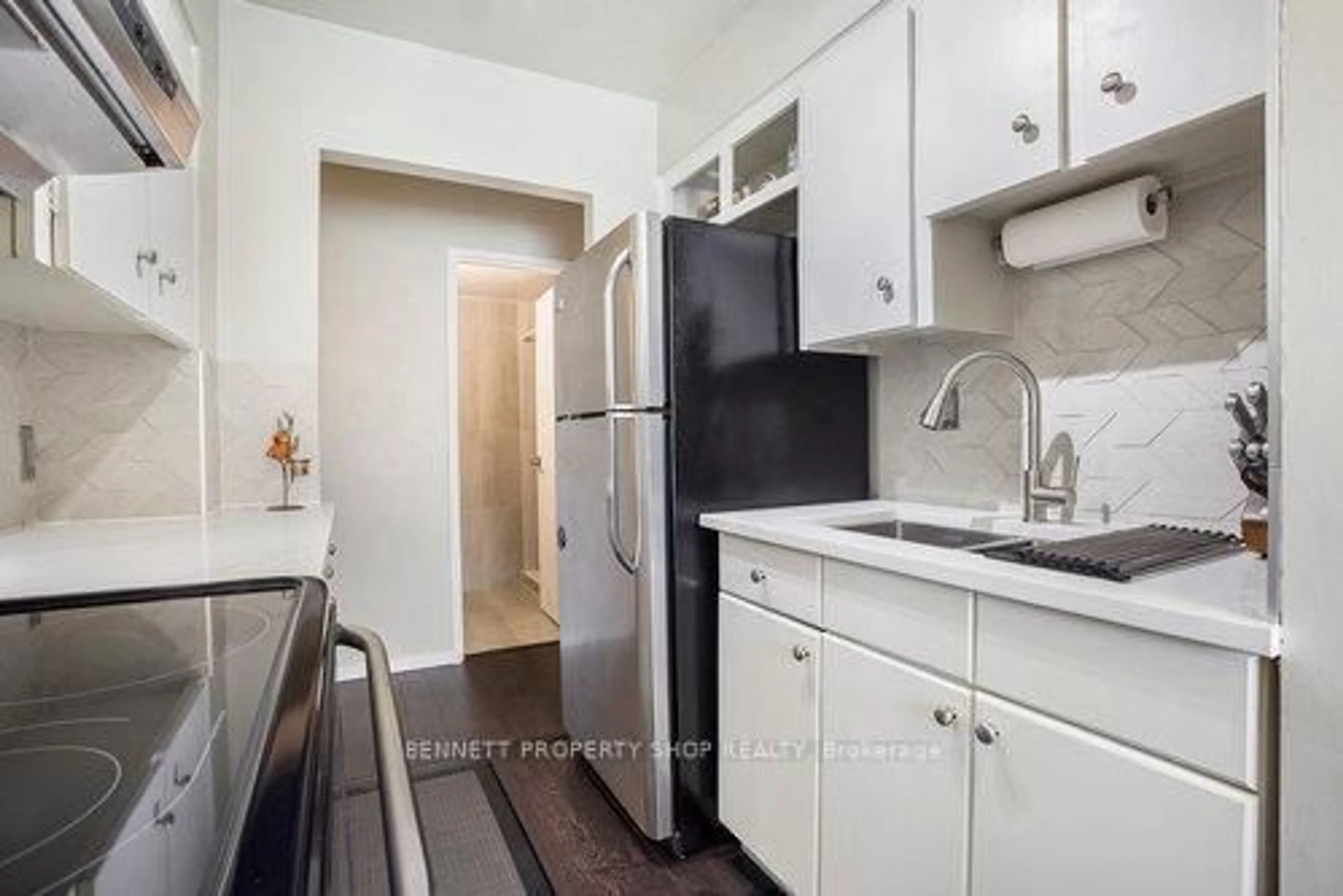 Standard kitchen, unknown for 2041 Arrowsmith Dr #206, Ottawa Ontario K1J 7V7