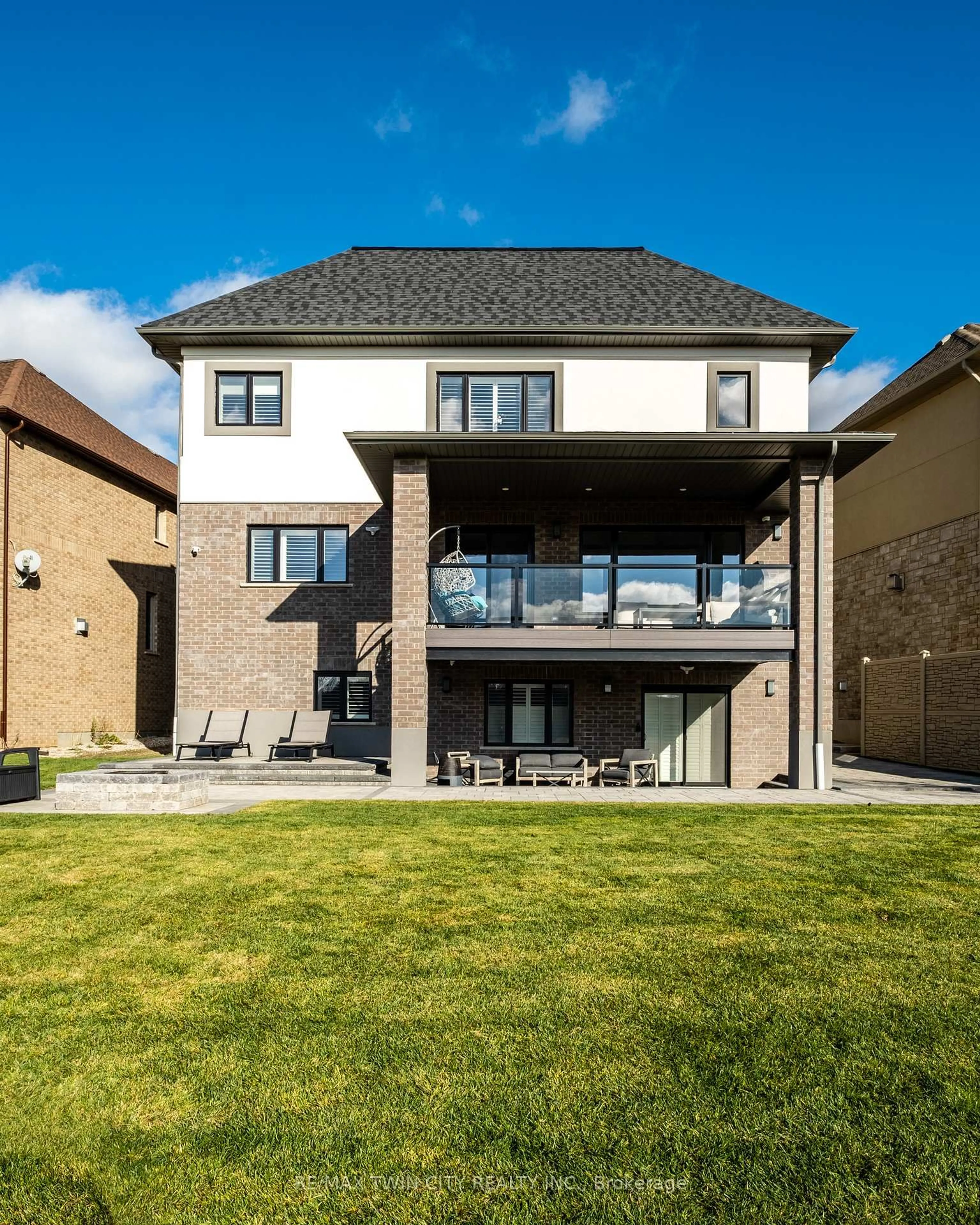 Home with brick exterior material, building for 46 Paige St, Kitchener Ontario N2K 4P5