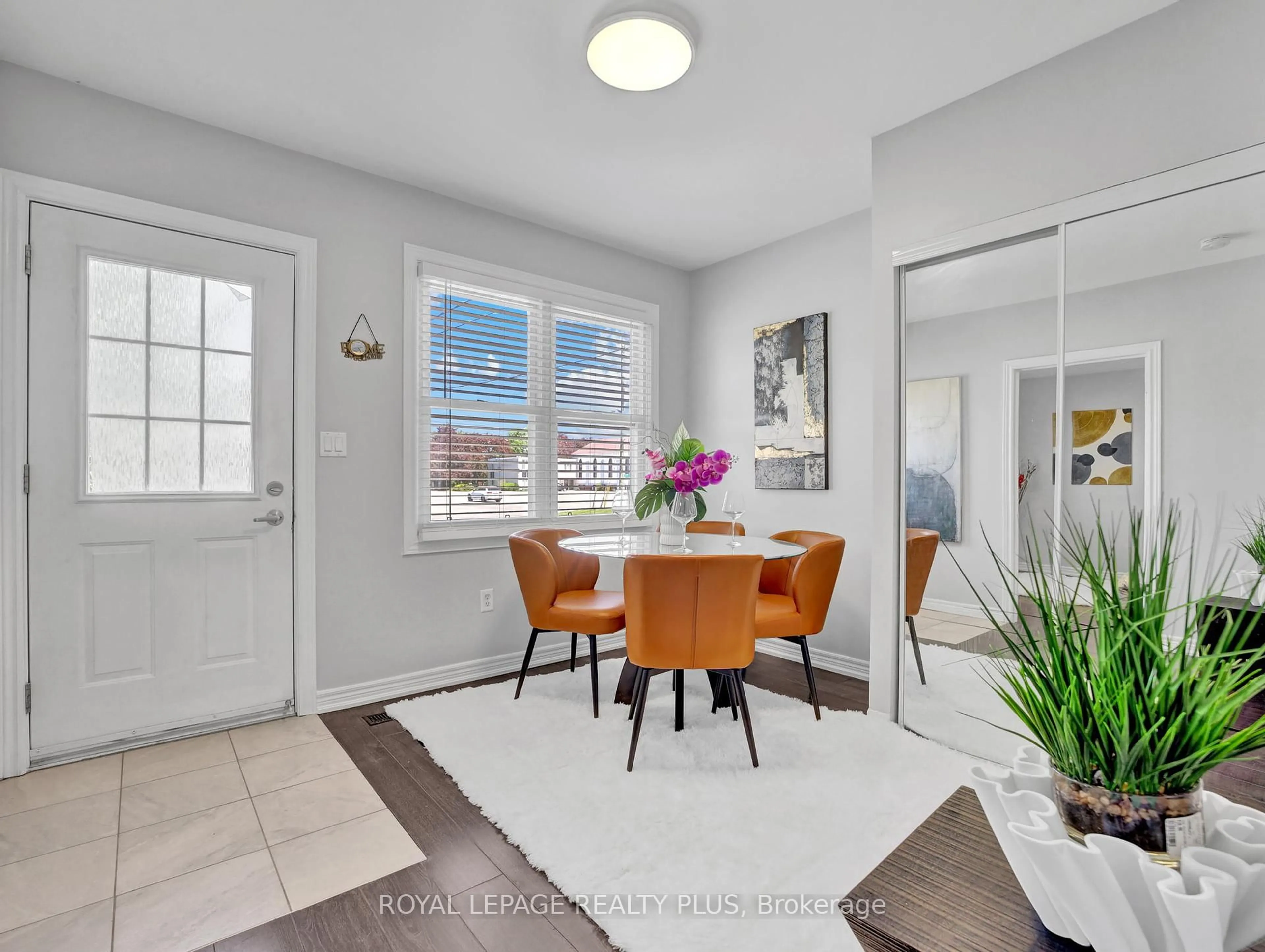 Dining room, ceramic/tile floor for 86 Garnet St, St. Catharines Ontario L2M 5G4