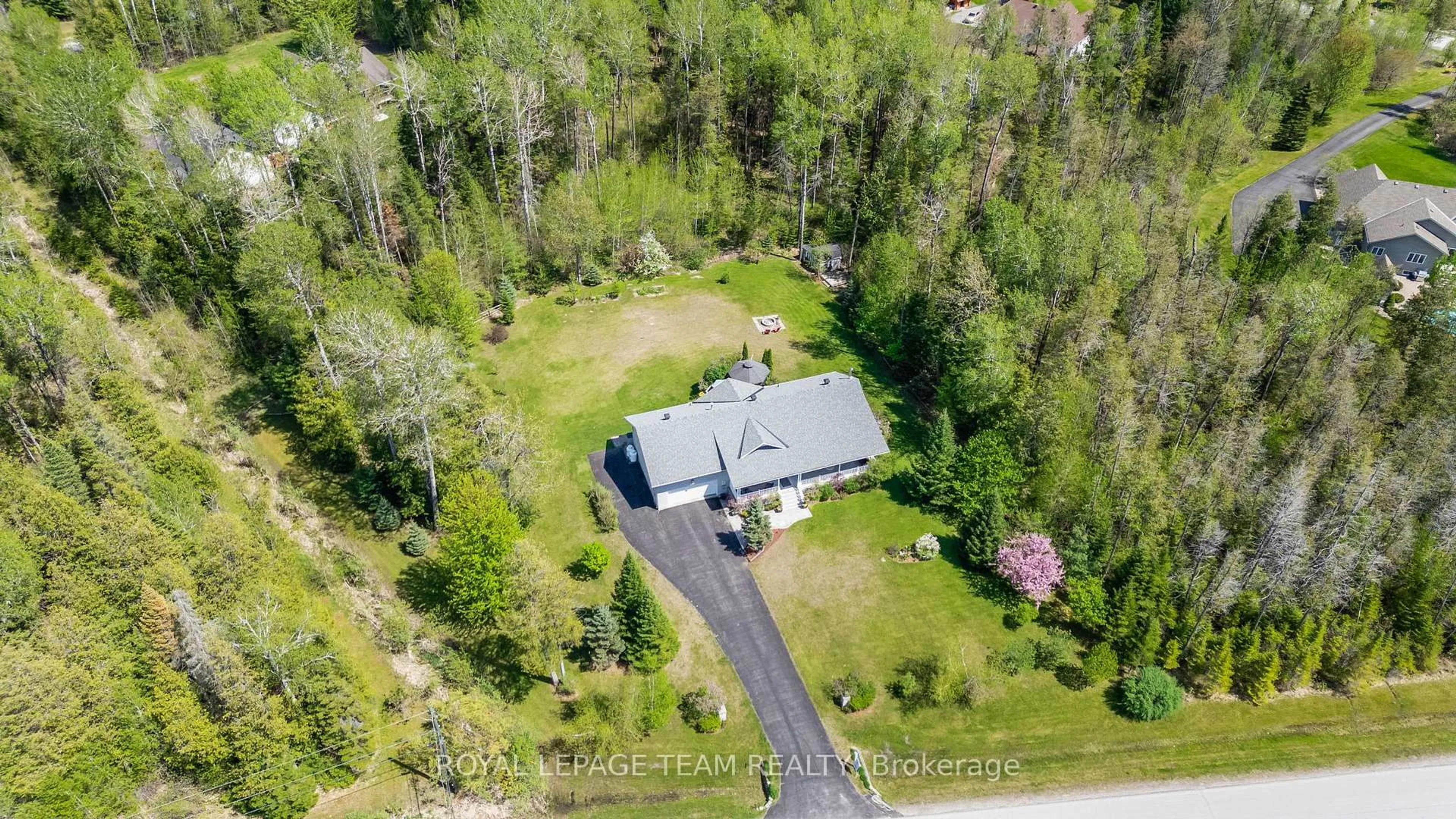 A pic from outside/outdoor area/front of a property/back of a property/a pic from drone, street for 160 Lady Slipper Way, Carp Ontario K0A 1L0