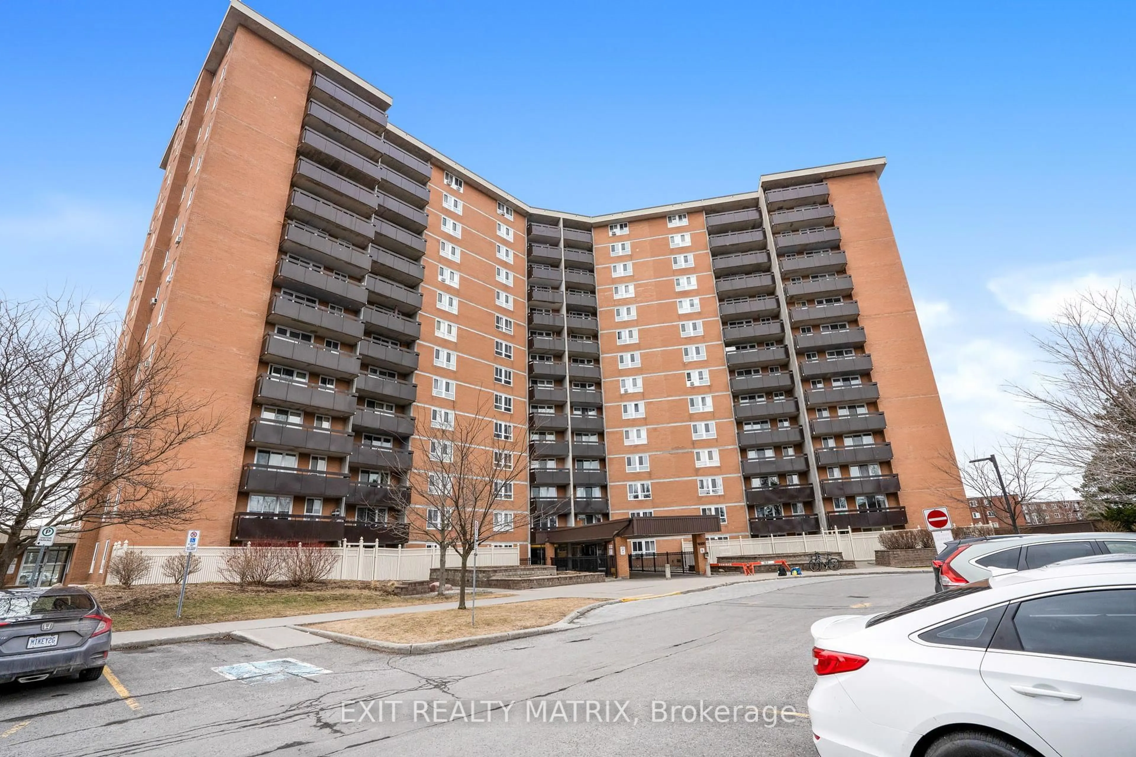 A pic from outside/outdoor area/front of a property/back of a property/a pic from drone, unknown for 2000 Jasmine Cres #217, Ottawa Ontario K1J 8K4