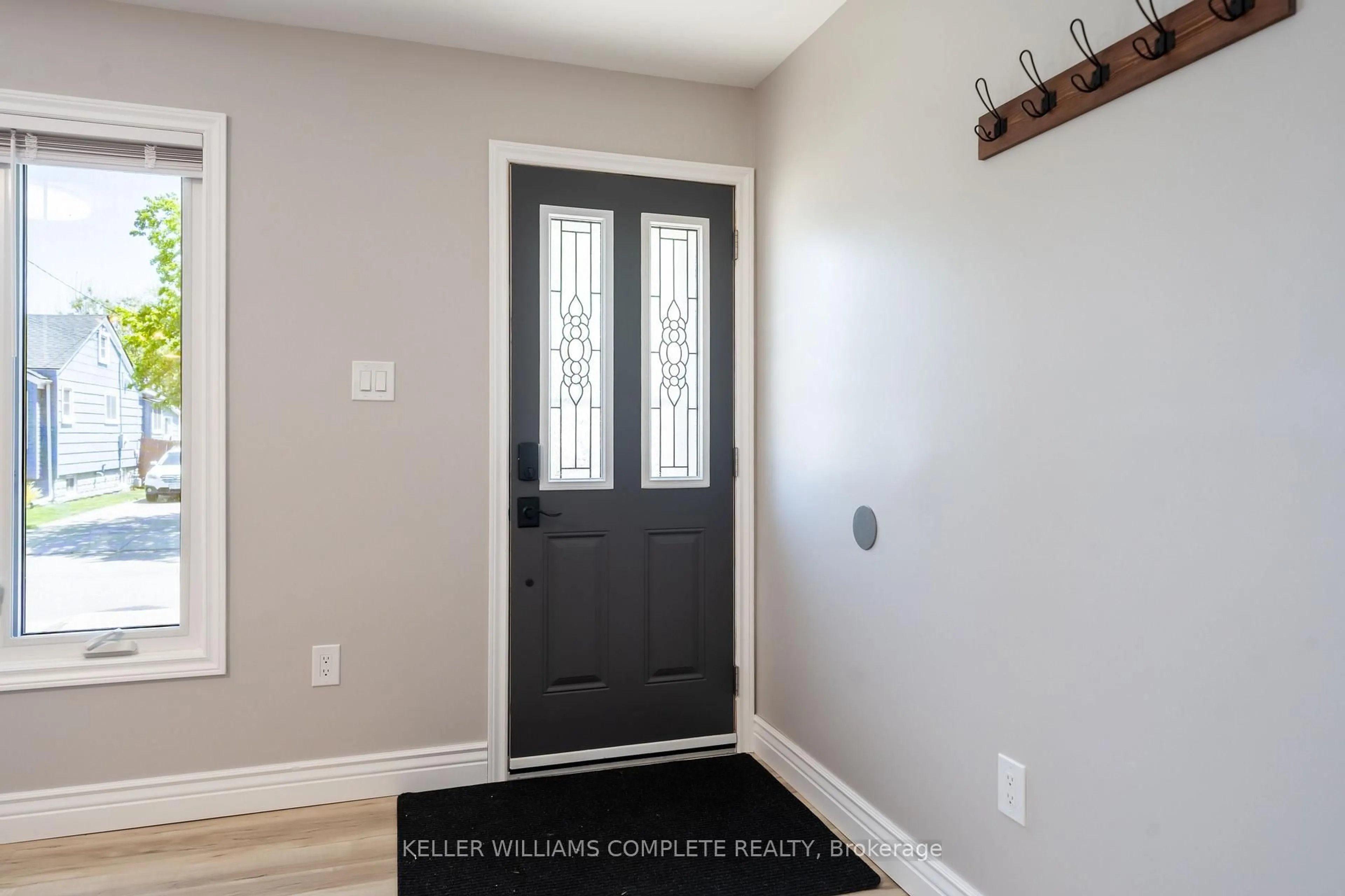 Indoor entryway for 109 Tolton Ave, Hamilton Ontario L8H 5N7