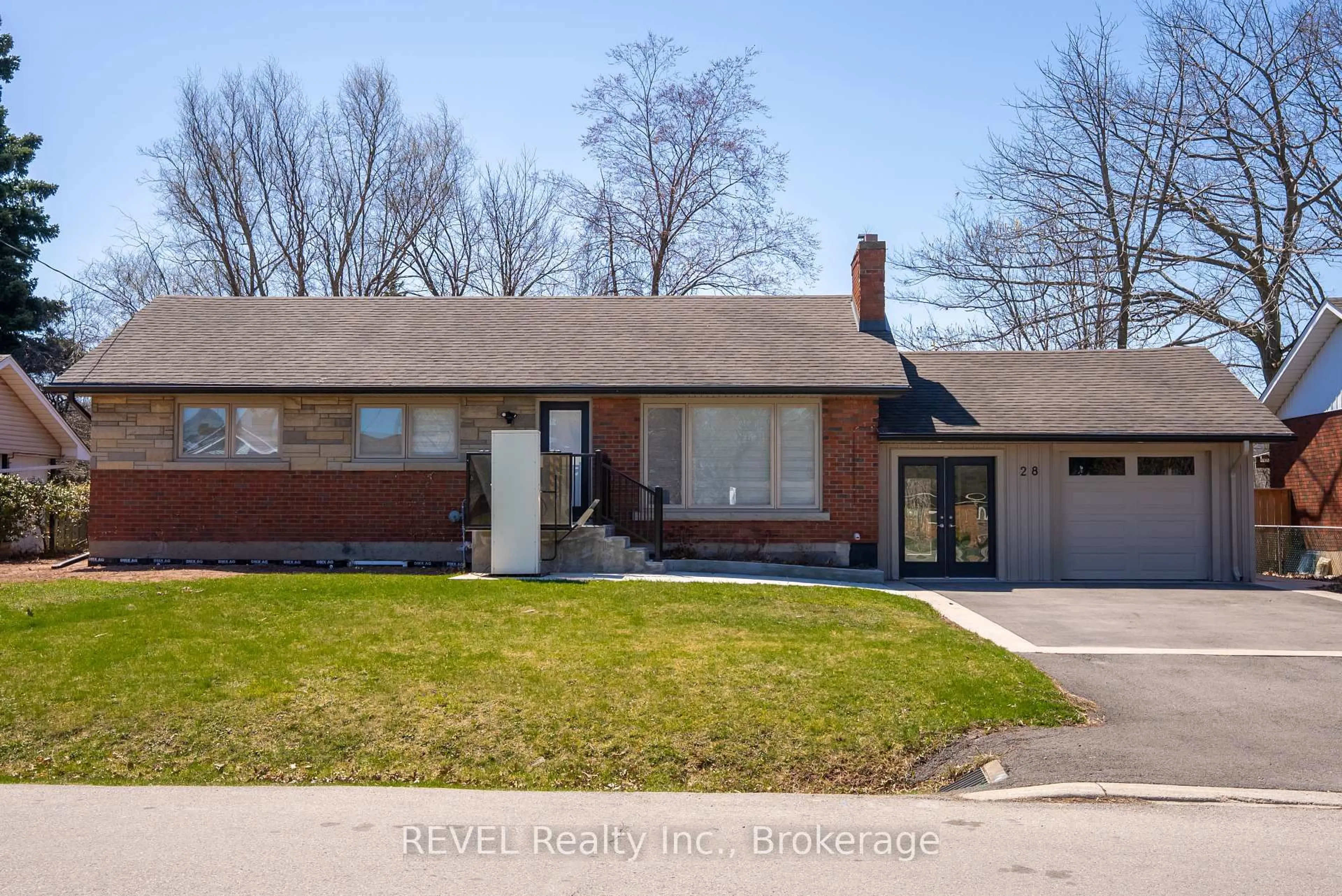 Home with brick exterior material, street for 28 Dale Ave, Hamilton Ontario L8G 3L9