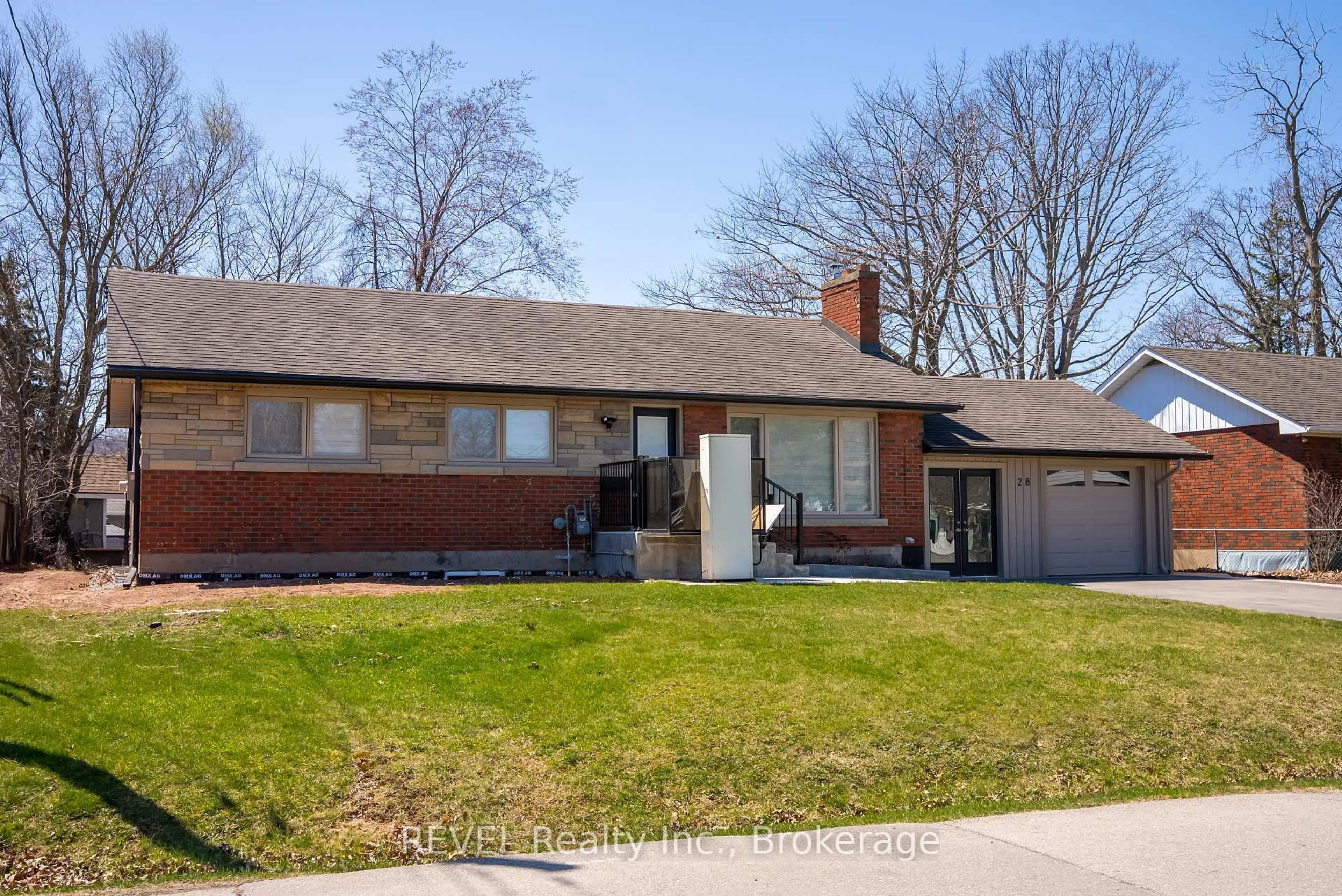 Home with brick exterior material, street for 28 Dale Ave, Hamilton Ontario L8G 3L9