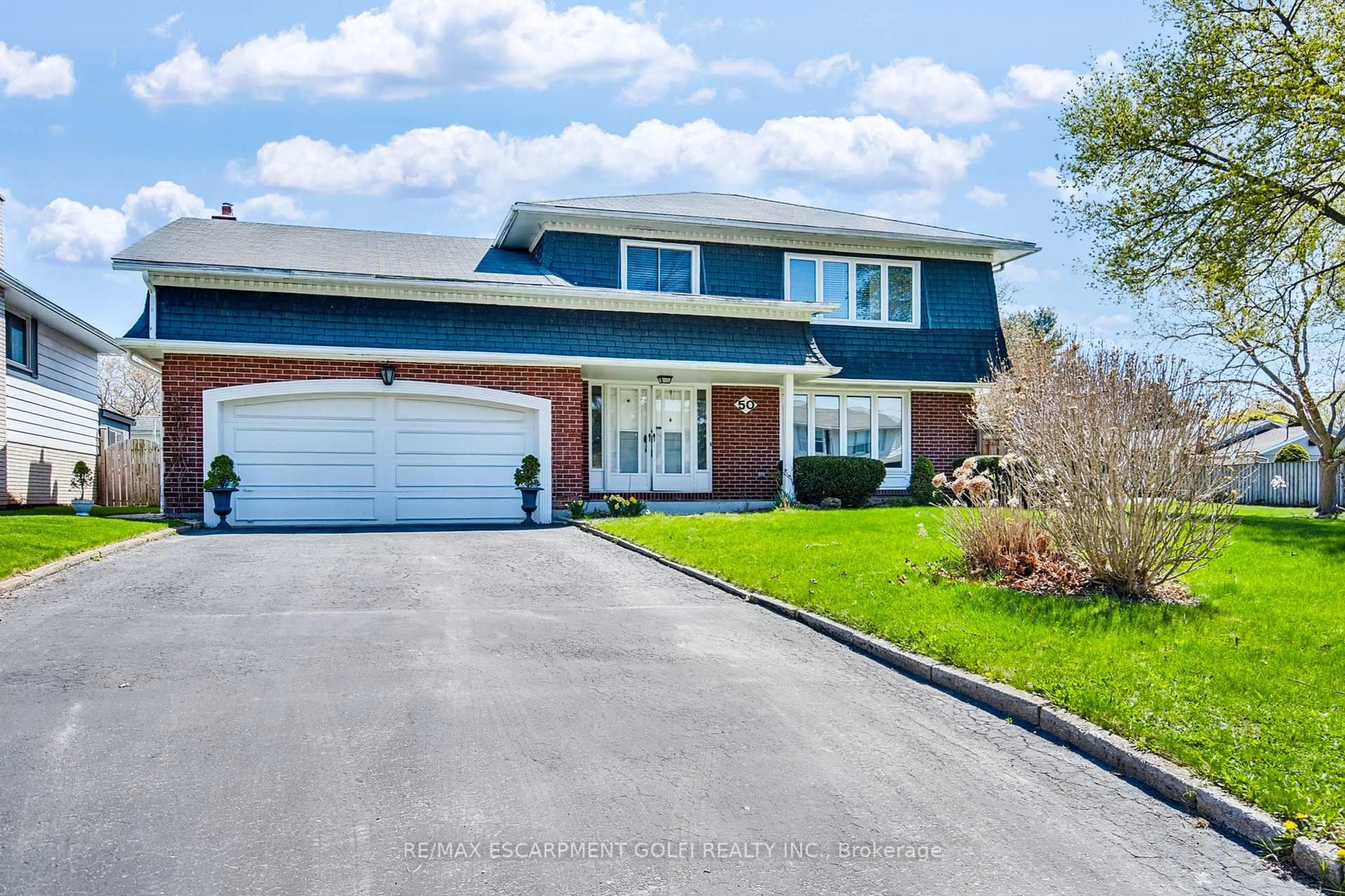 Home with brick exterior material, unknown for 50 Royal York Rd, St. Catharines Ontario L2N 2N9