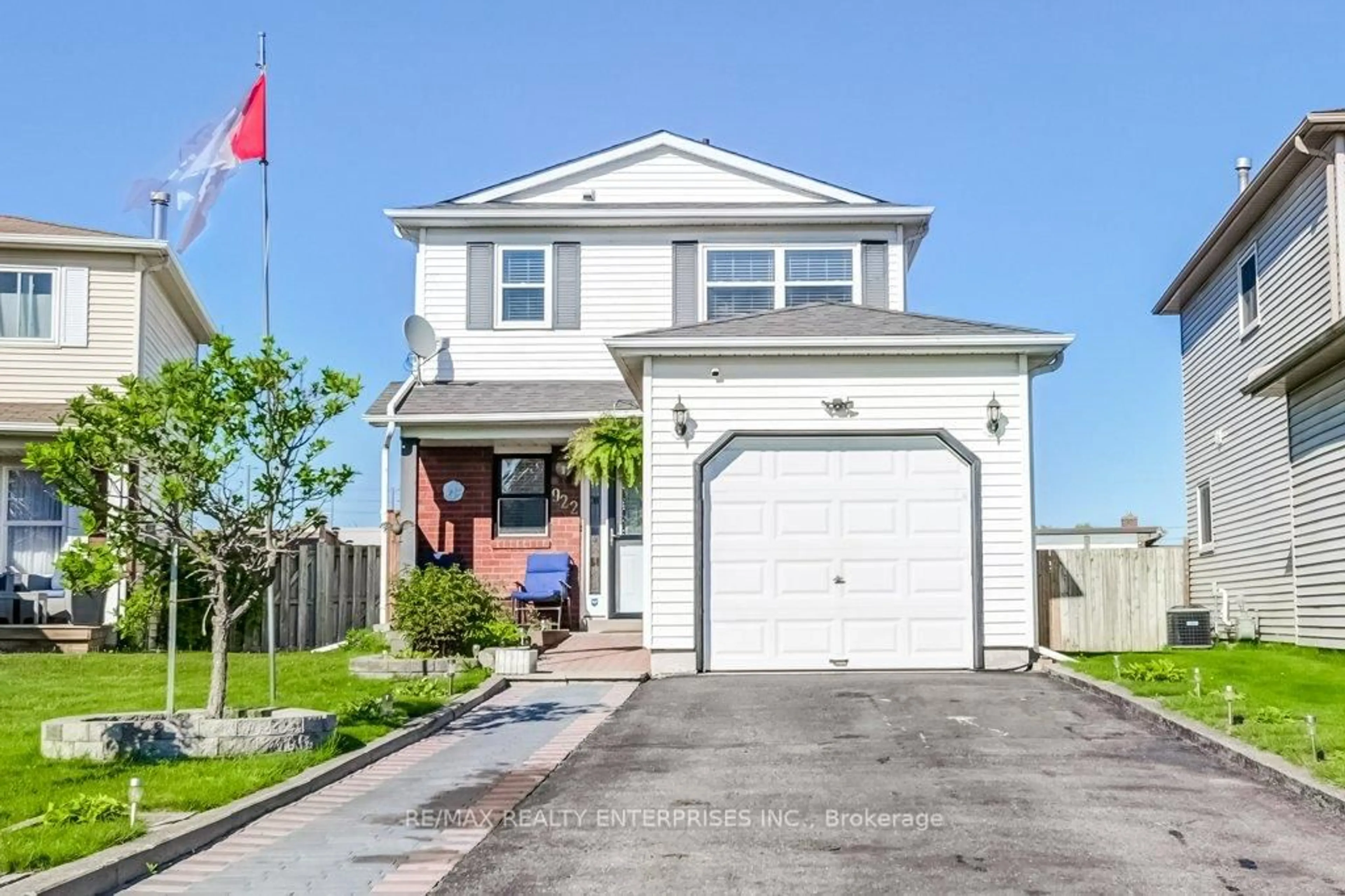 Home with vinyl exterior material, street for 922 Fairbanks Rd, Cobourg Ontario K9A 5H1