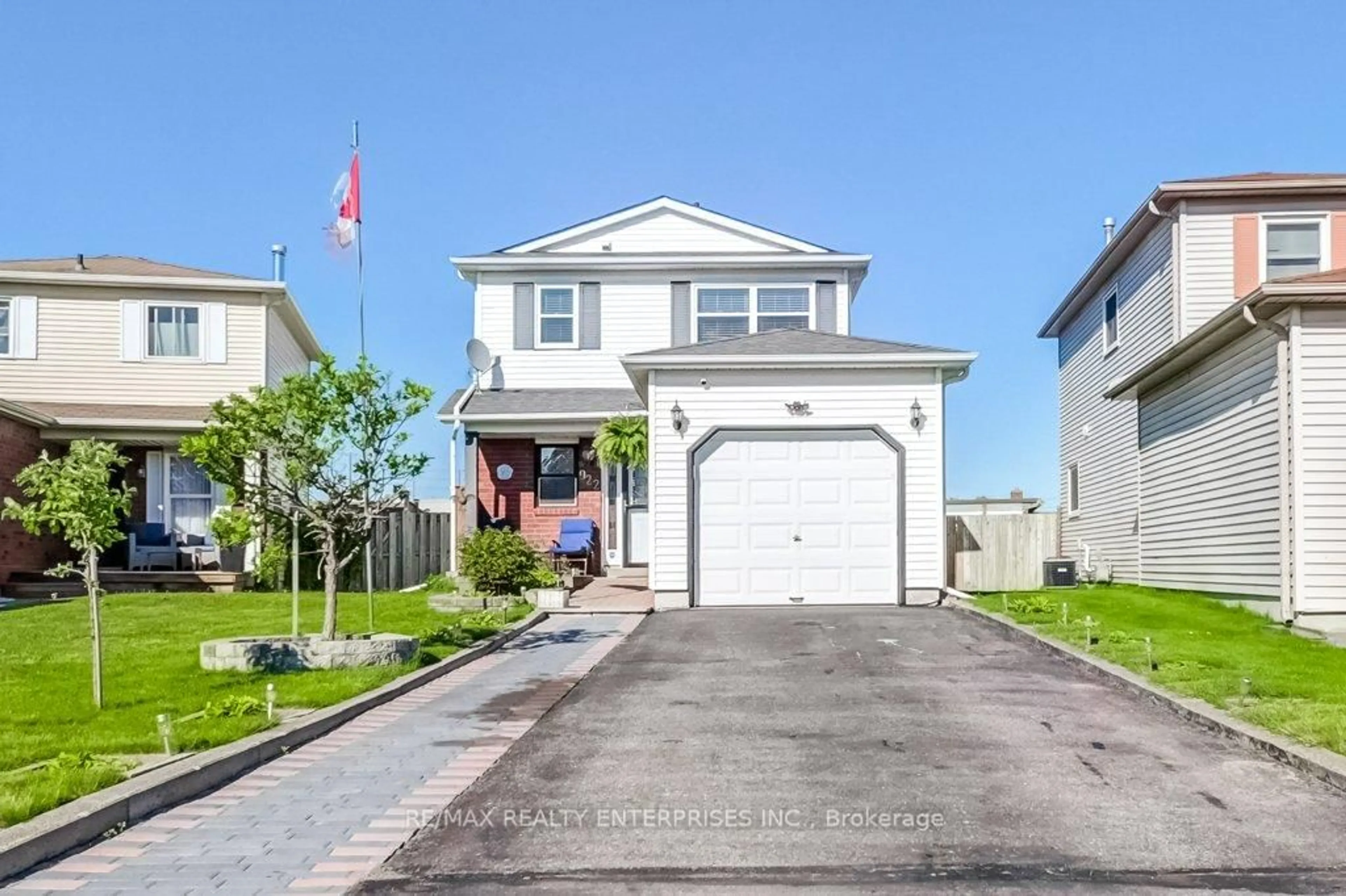 Home with vinyl exterior material, street for 922 Fairbanks Rd, Cobourg Ontario K9A 5H1