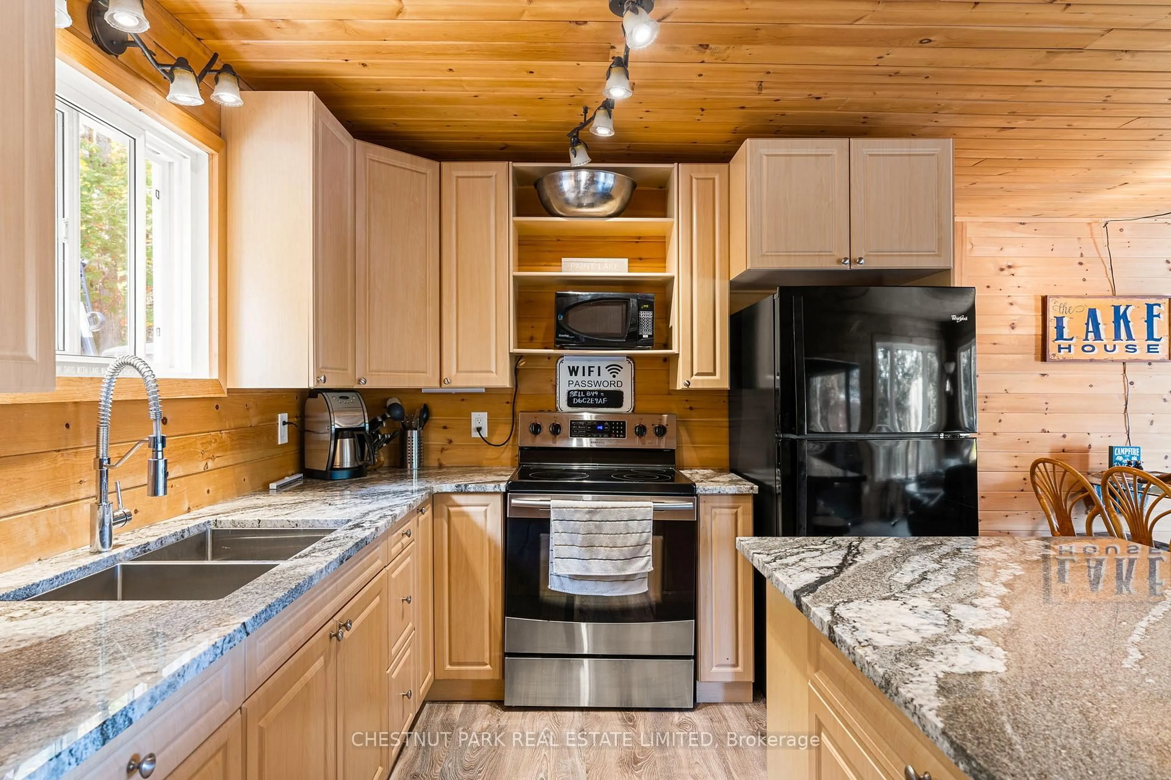 Open concept kitchen, unknown for 1060 Inawendawin Rd, Lake of Bays Ontario P0A 1E0