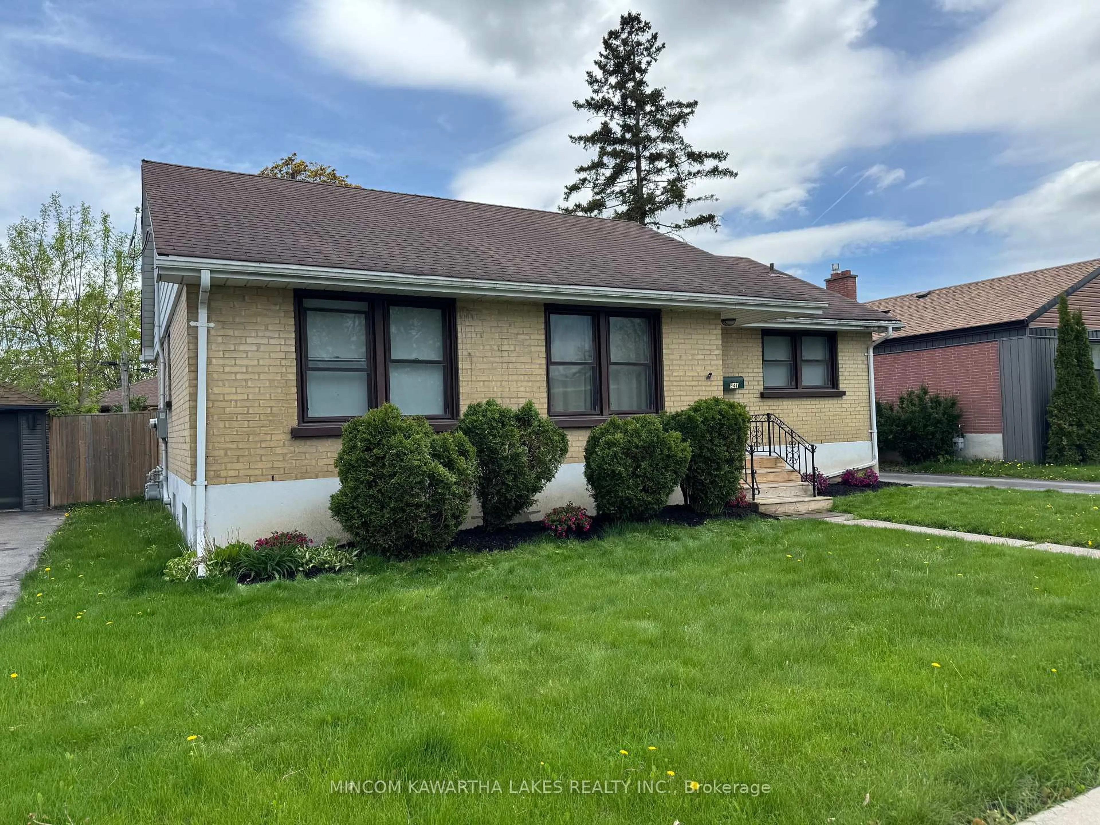 Home with vinyl exterior material, street for 641 Harold Dr, Peterborough South Ontario K9J 3X9